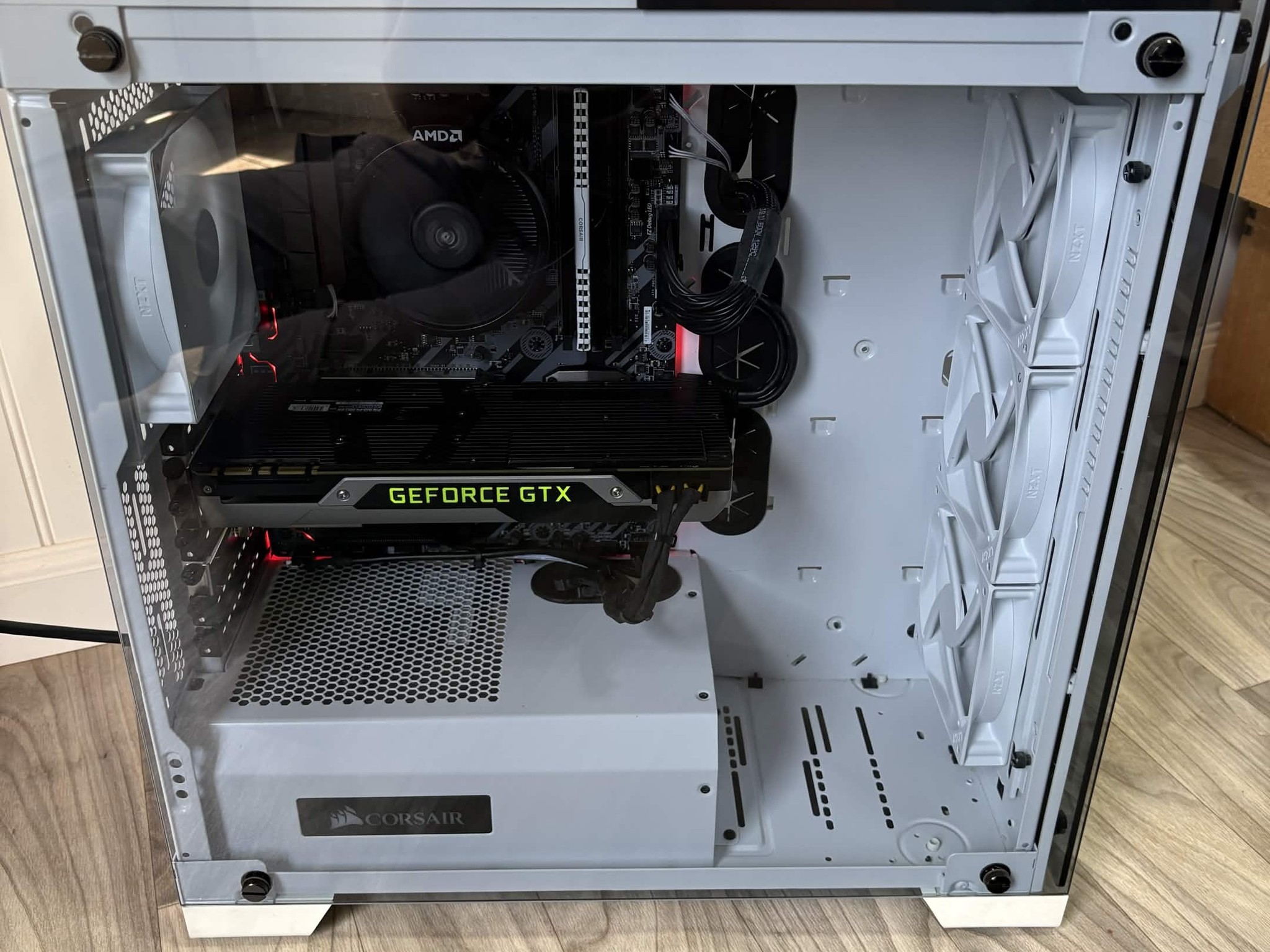White Gaming Computer - Ryzen 7 - GTX 980