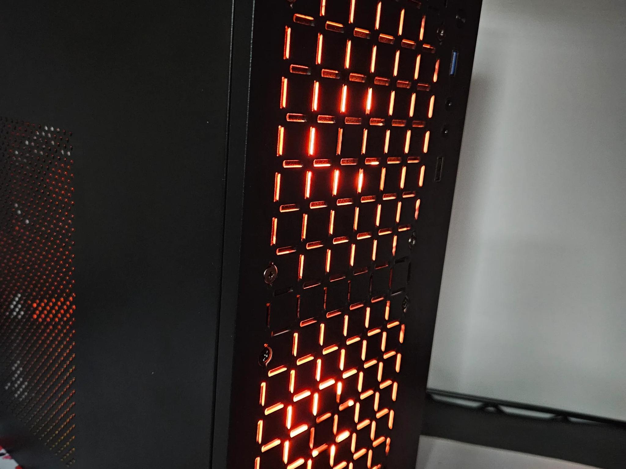 Liquid cooled Small Form Factor Ryzen 5 / 16GB DDR 4 / 512GB / GTX 1070