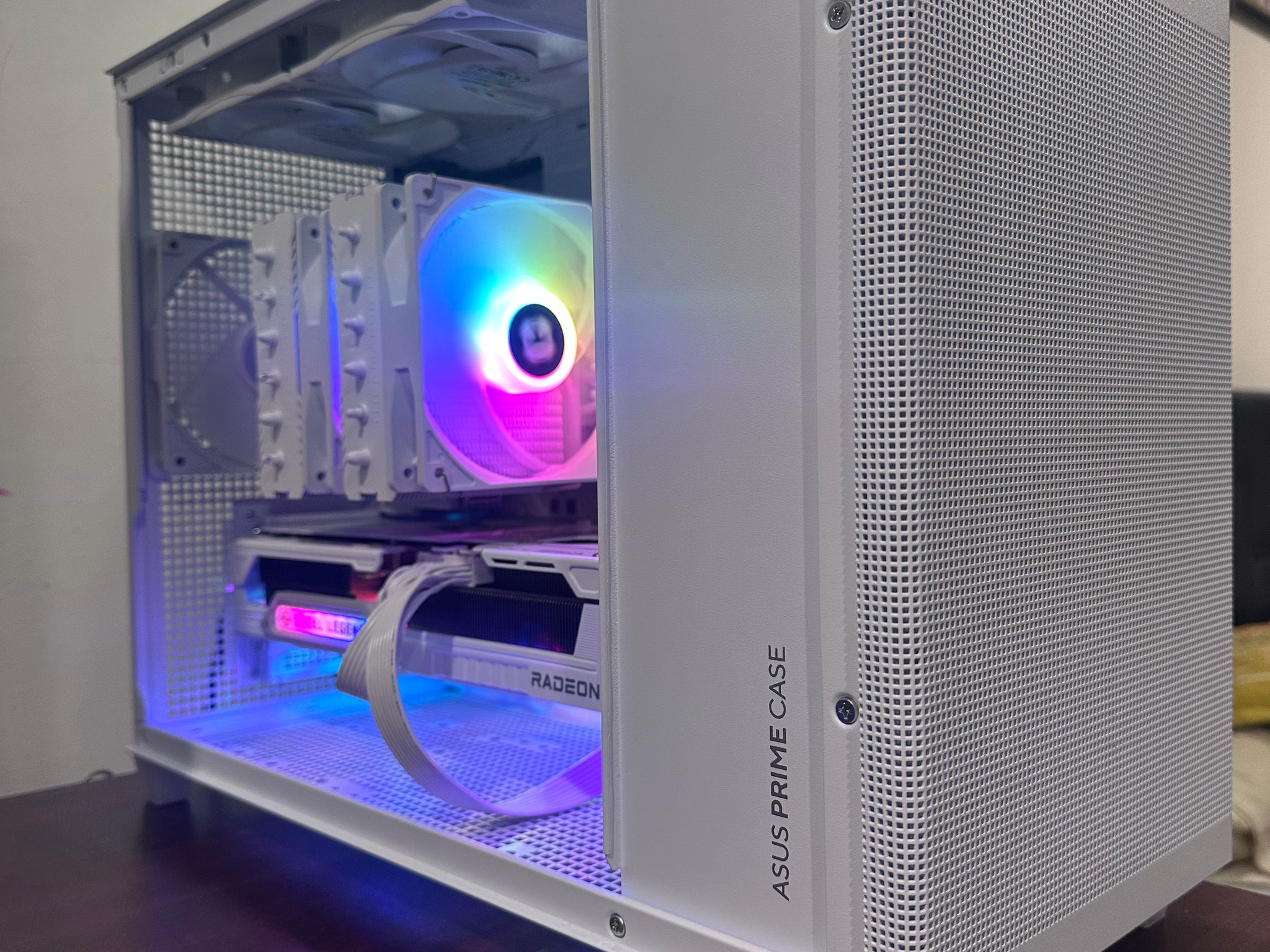 High-end Latest Gaming PC! | Ryzen 7 7800X3D & Radeon RX 9070XT