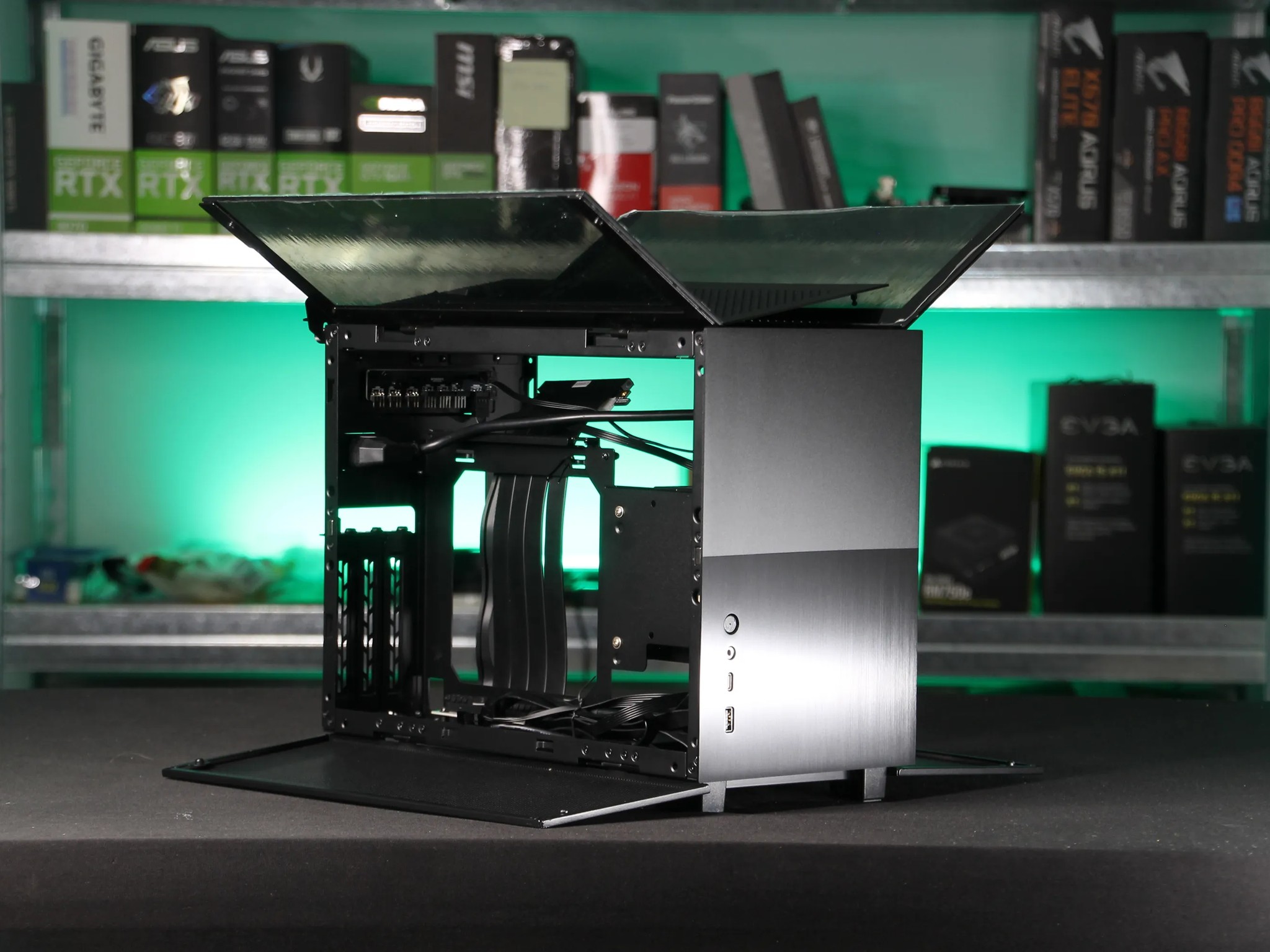 Lian Li Q58 (Black, PCIe 4.0 Riser) // ITX PC Case