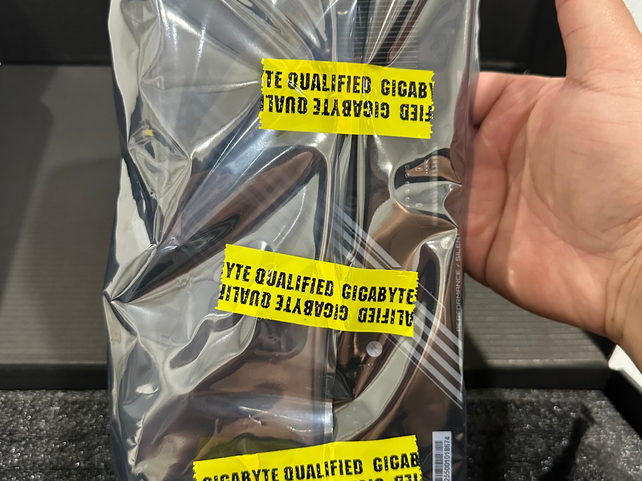 GIGABYTE GeForce RTX 5080 WINDFORCE SFF 16G