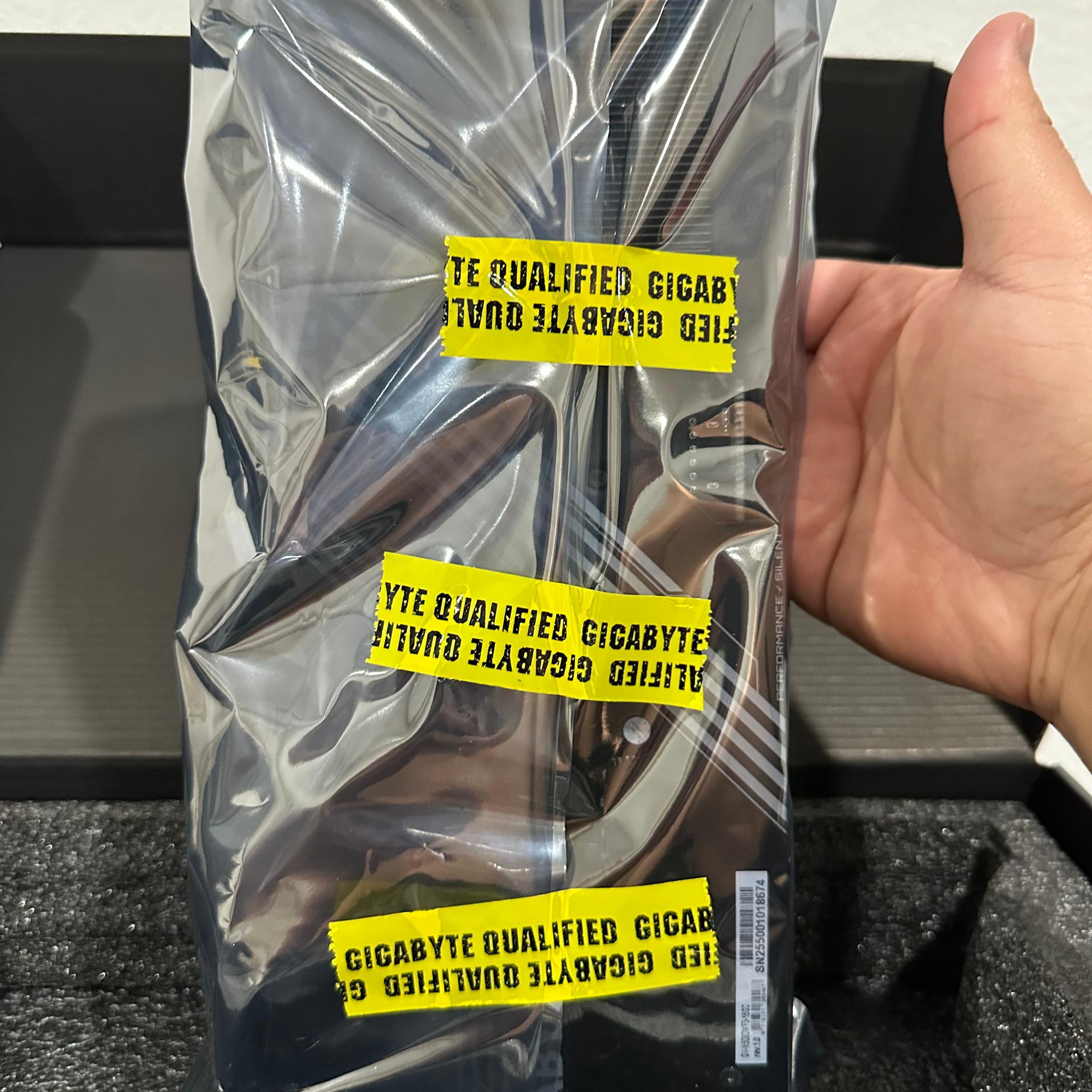 GIGABYTE GeForce RTX 5080 WINDFORCE SFF 16G
