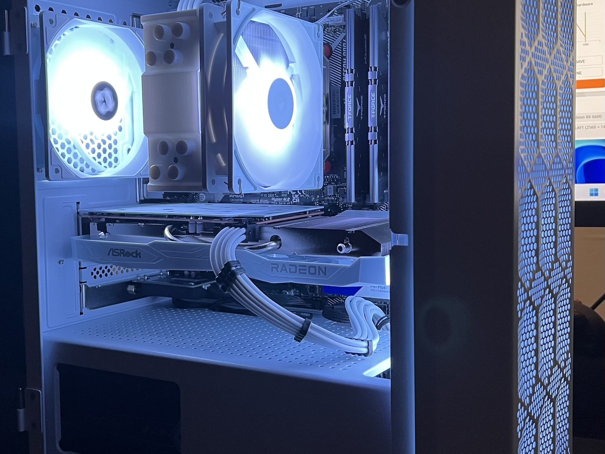 Salt and Peppa’ AMD gaming PC Ryzen 5 5600x/RX 6600 8 GB/16 GB DDR4 RAM/1.25 SSD NVM-All new parts!