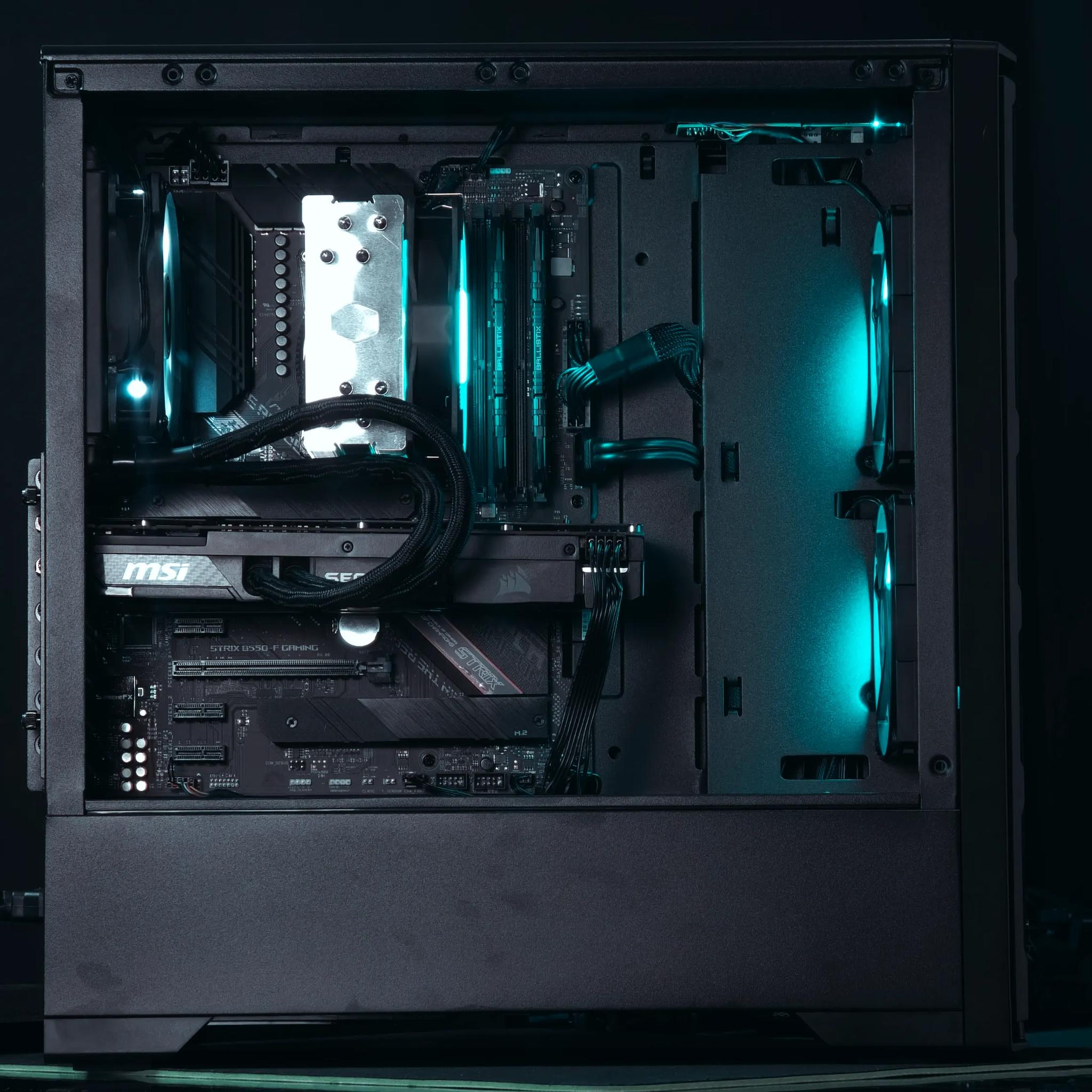 R7 5700X / RX 6700XT Gaming PC