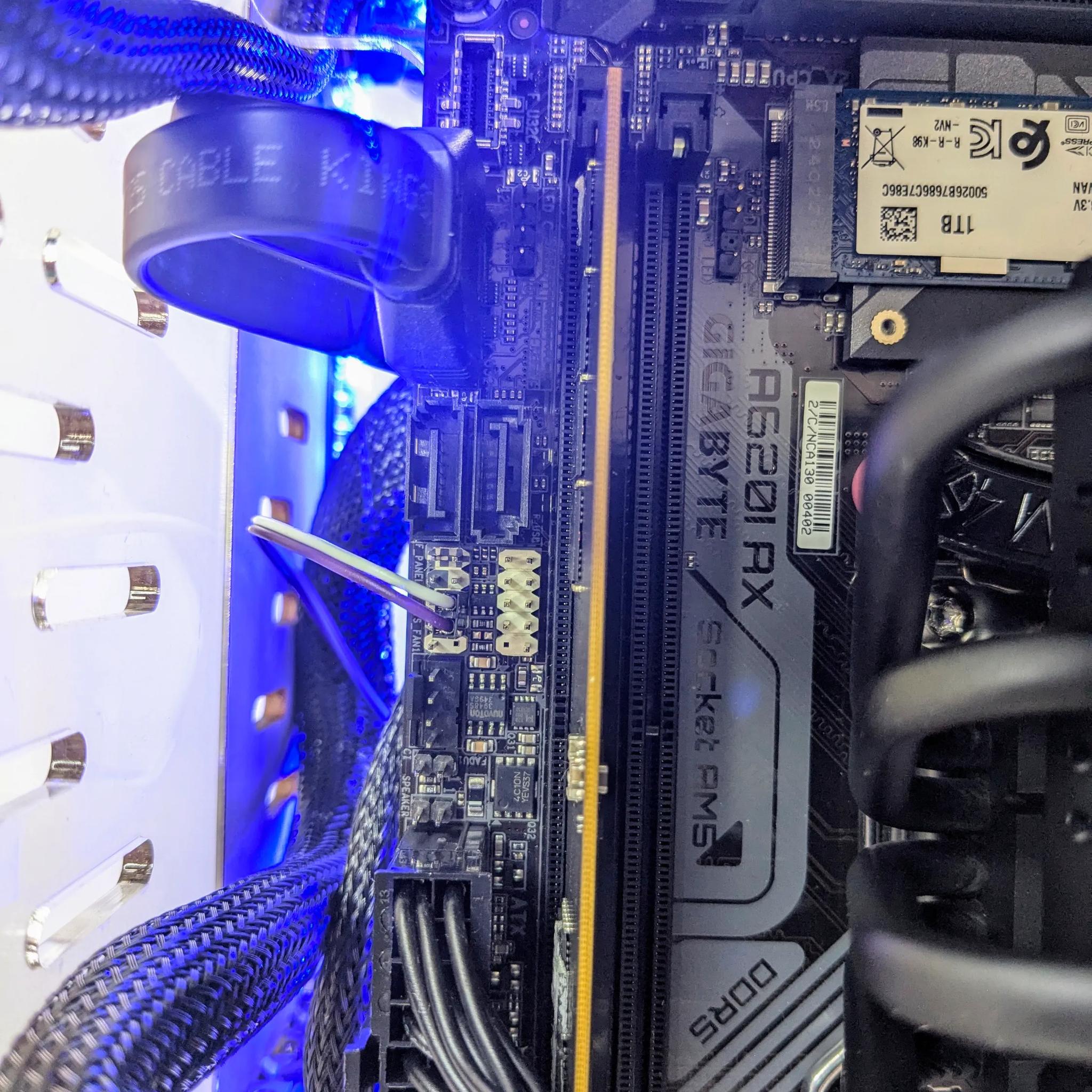 "Holo-Wood" Beast(AM5)🪵Intel ARC A750🧬Ryzen 5 8400F🧬32GB DDR5 RAM🧬1TB NVMe M.2 SSD🧬Windows 11 Pro✅
