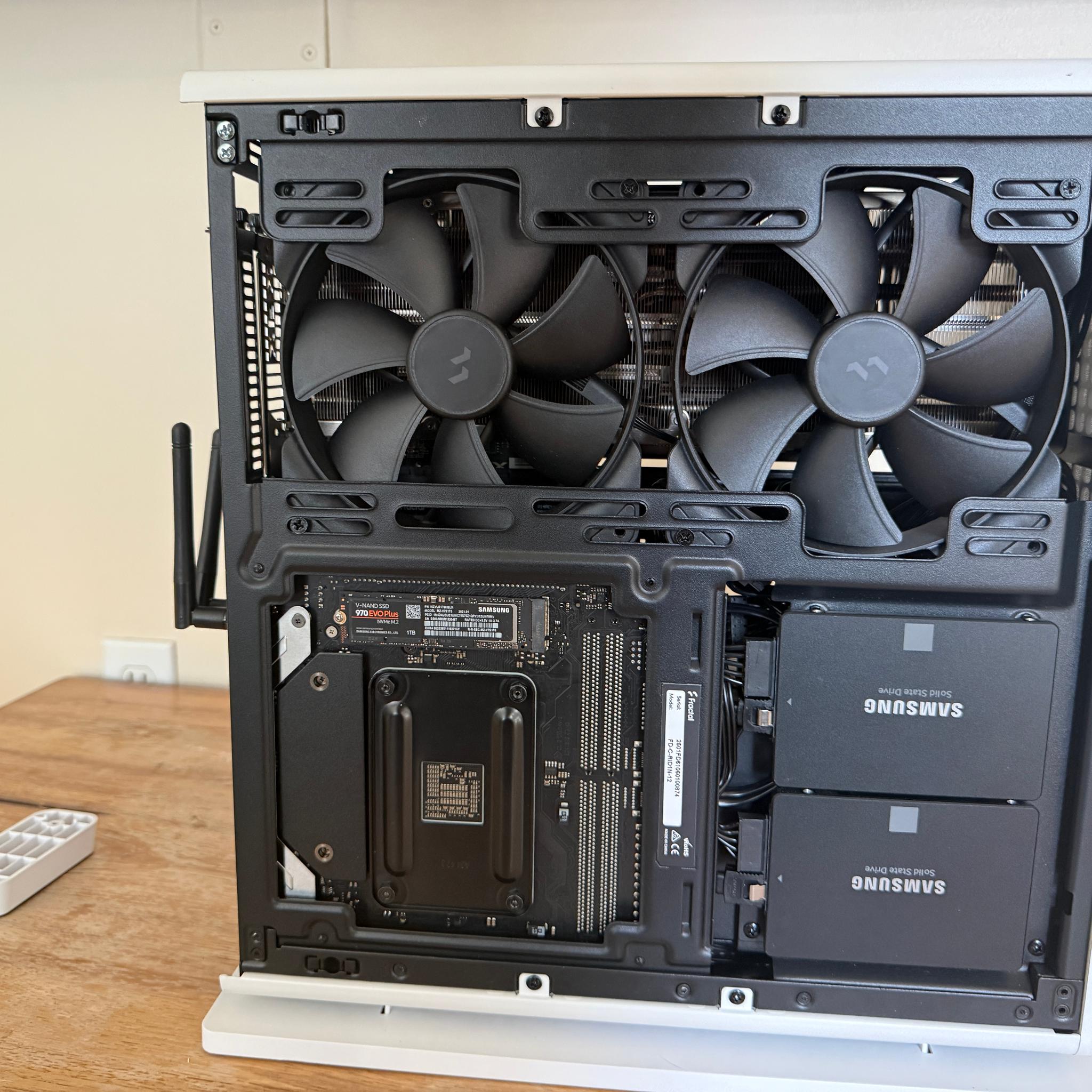Radeon RX 7900 Gre Custom Gaming PC - Ryzen 7 5800X