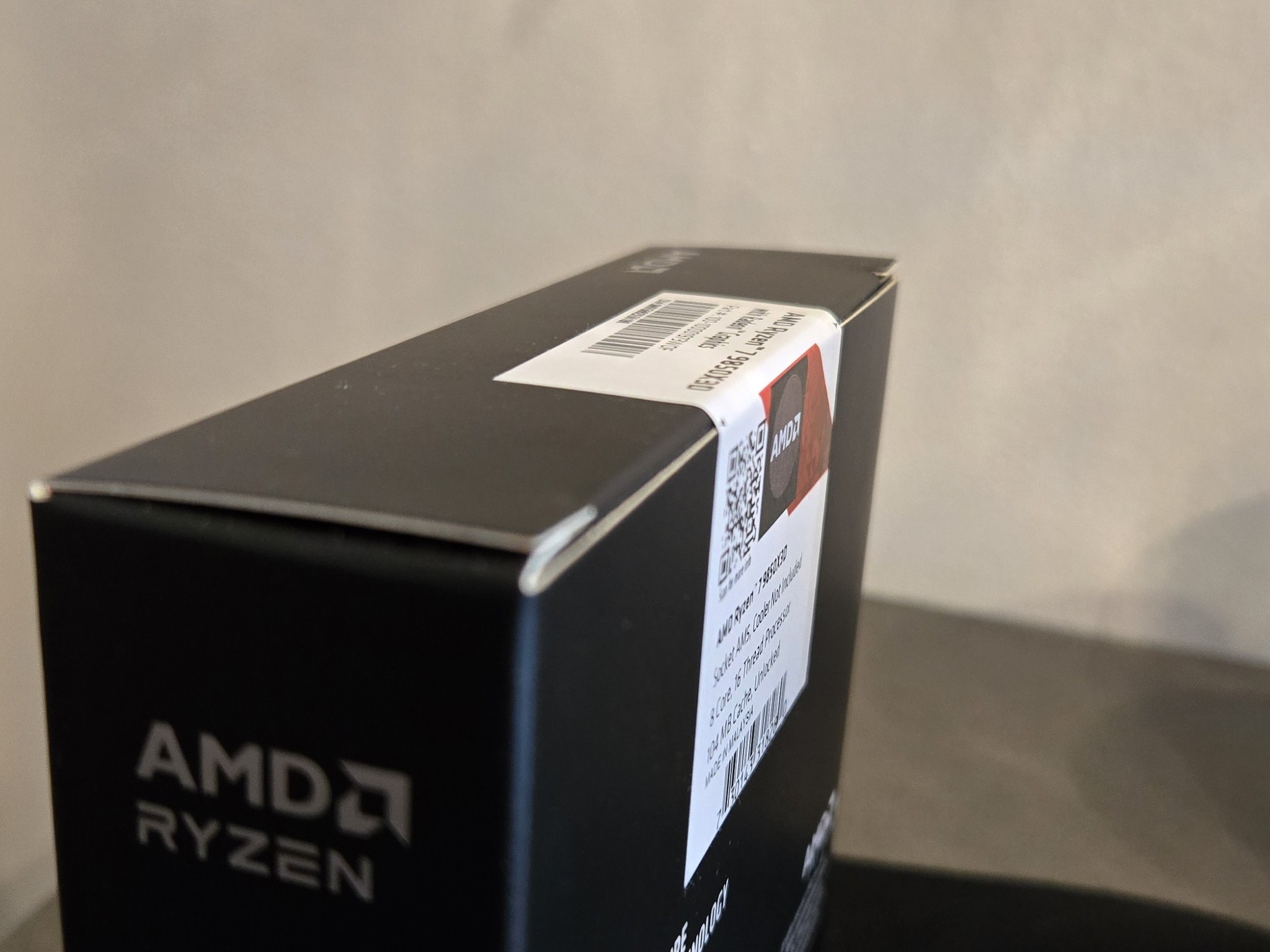 * New In Box *  AMD Ryzen 7 9850X3D