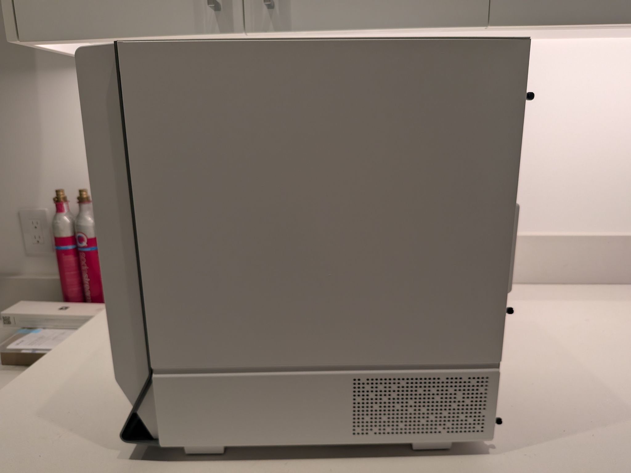 4K Crimson Snow - RX 7900 XTX, Ryzen 5 7600X3D, 32 GB DDR5, 2 TB Gen 5 NVME, Liquid Cooled, RGB