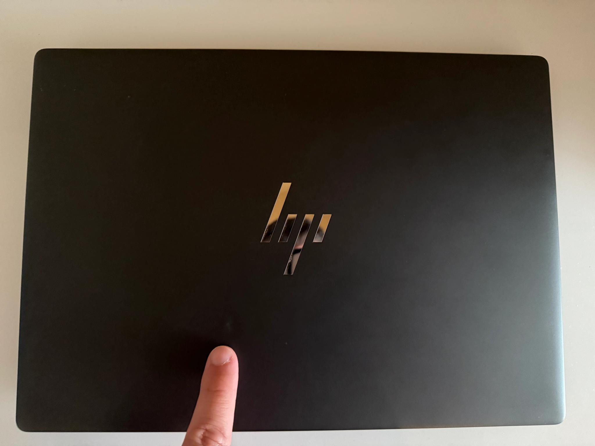 $1400 laptop for $400-HP Dragonfly Pro One 2024 laptop, under warranty. 7736u CPU and 680M igpu.