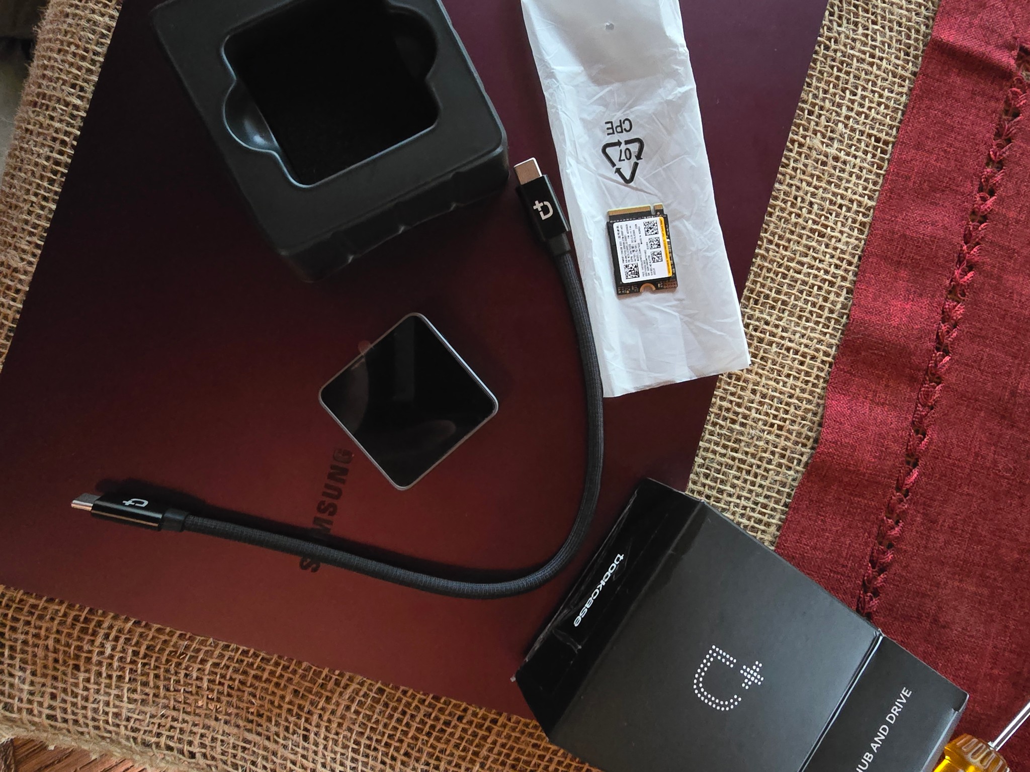 DockCase Pocket M.2 2230 NVMe Enclosure 3s PLP USB 3.2 Gen 2 Type-C (10 Gbps) W/ KIOXIA 256GB SSD