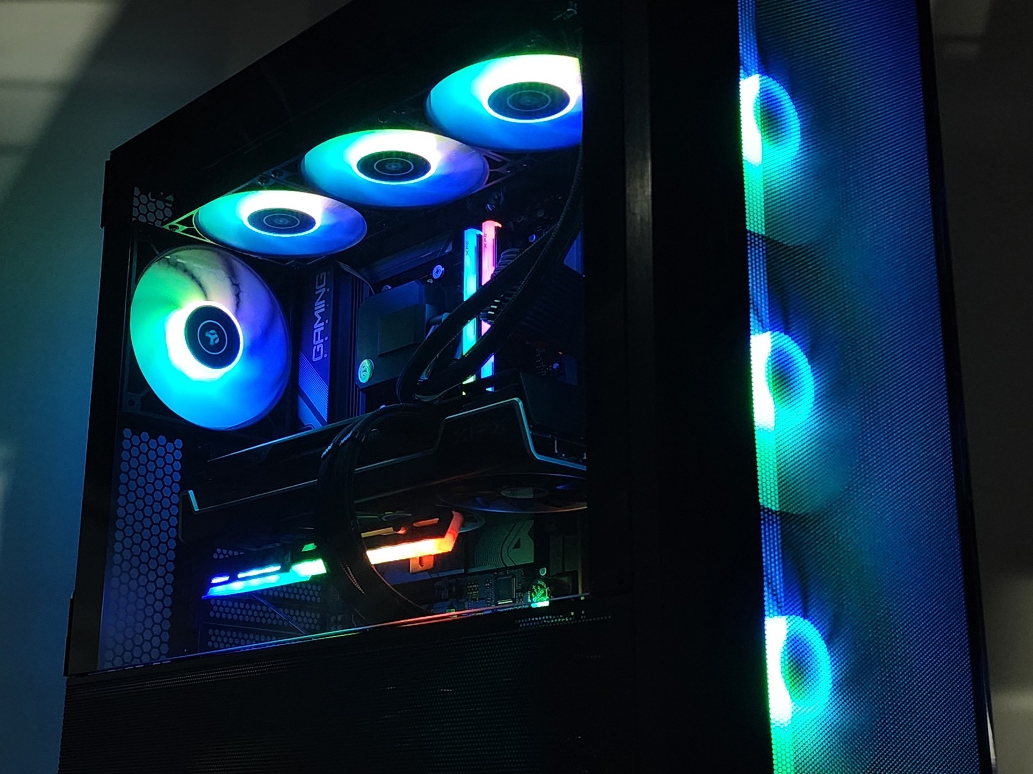 Gaming PC Ryzen 7 7800X3D 32GB RAM 2TB SSD RX 7900 XT 20GB Win11 PC