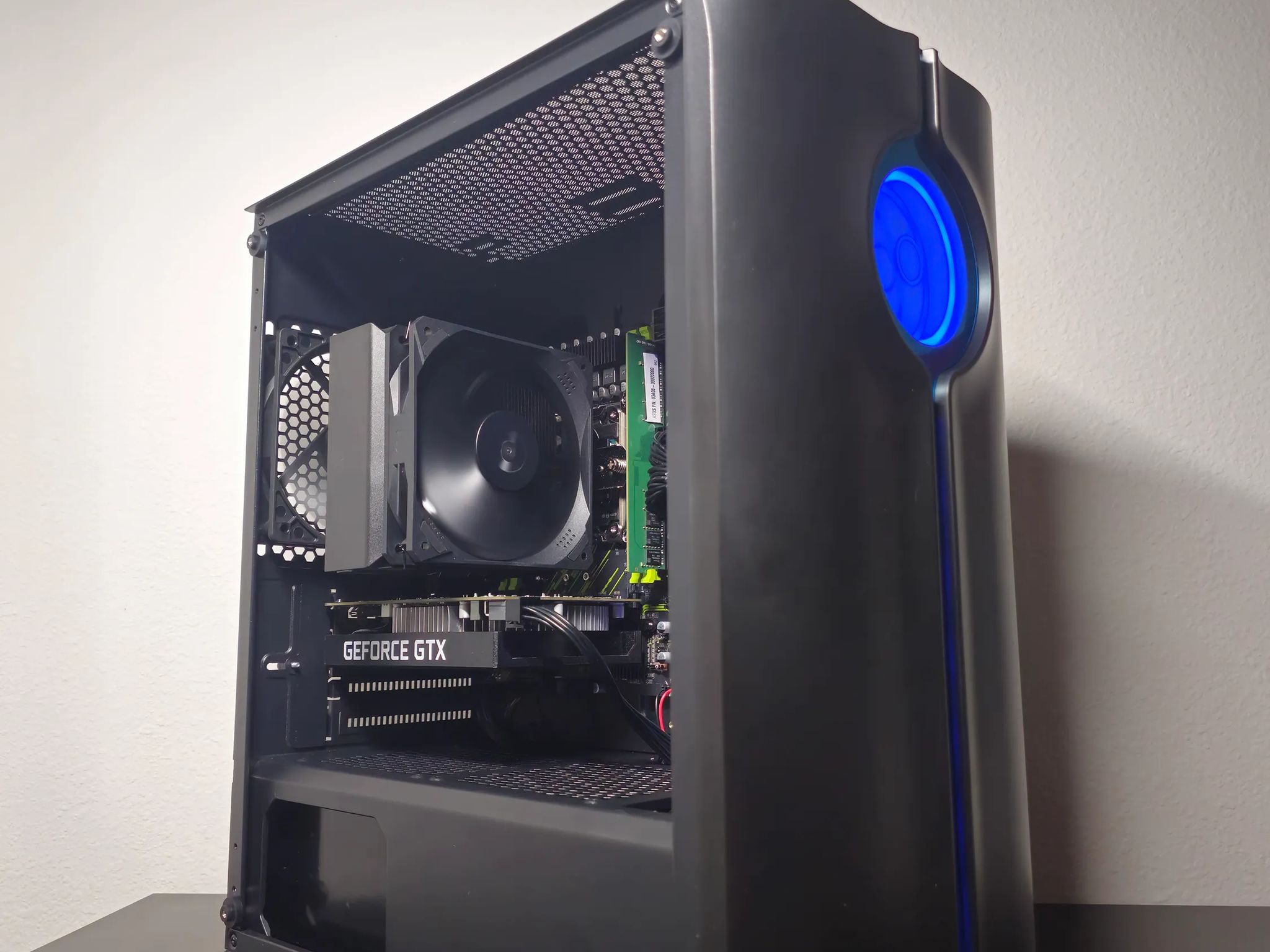 Starter PC // Xeon 10-Core // GTX 1650 SUPER // 16GB DDR4 // 512GB SSD