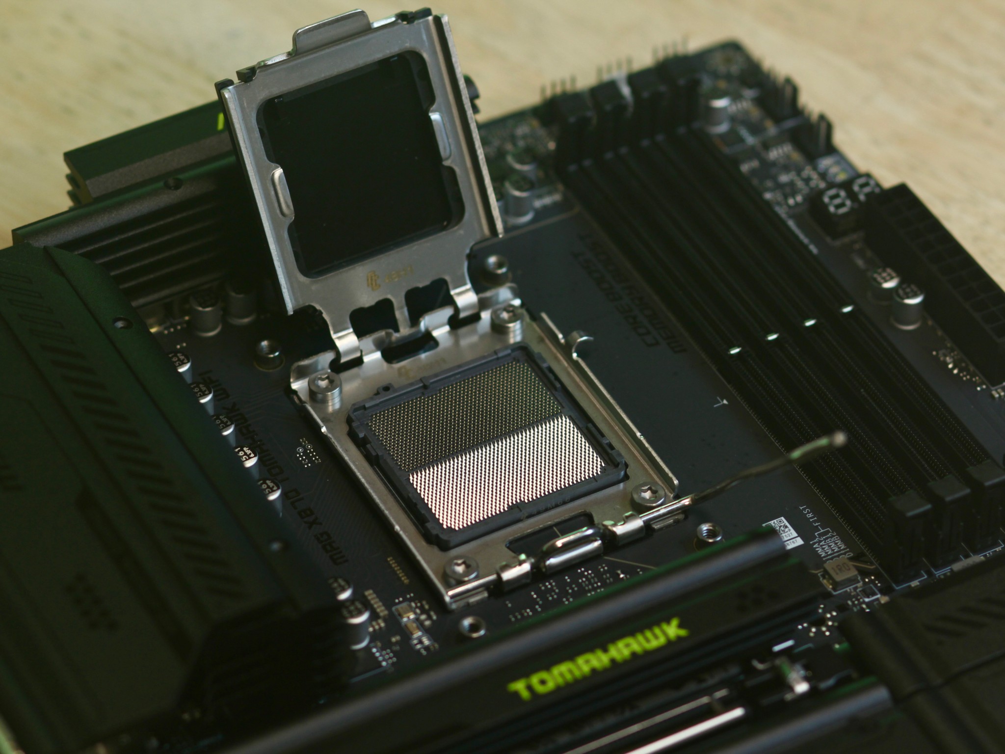 MSI MAG X870 TOMAHAWK WIFI