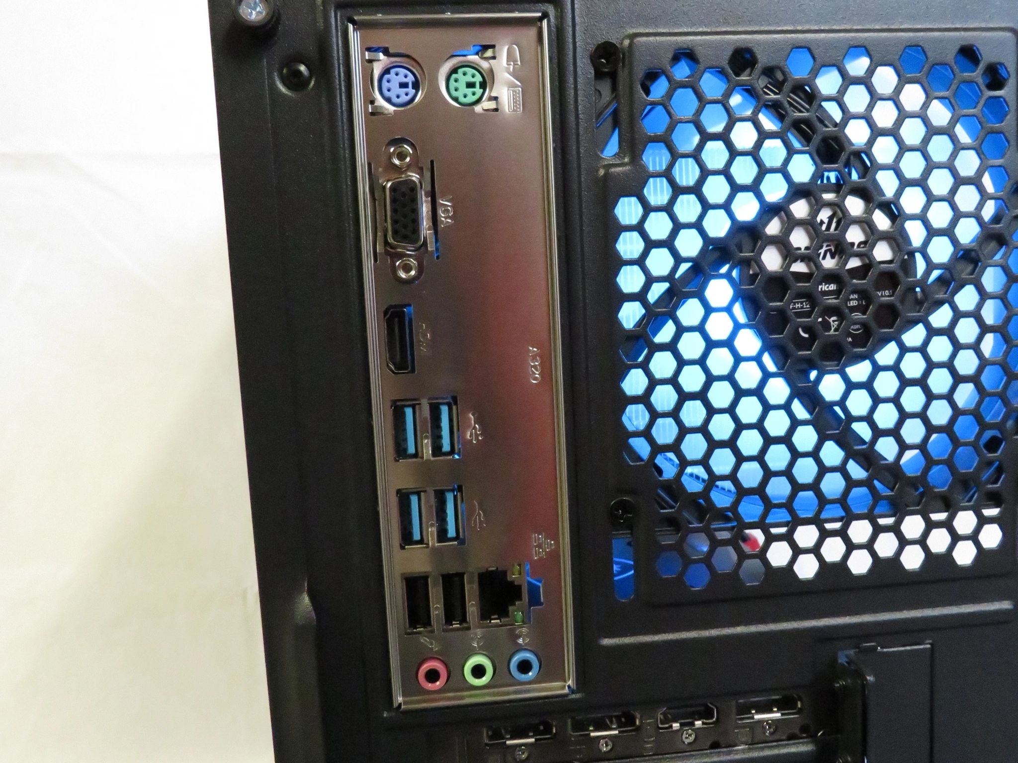 Mid Range Master! *All new parts* Ryzen 5 5500 + RX 6600XT + 16 GB DDR4 + 1 TB NVME SSD