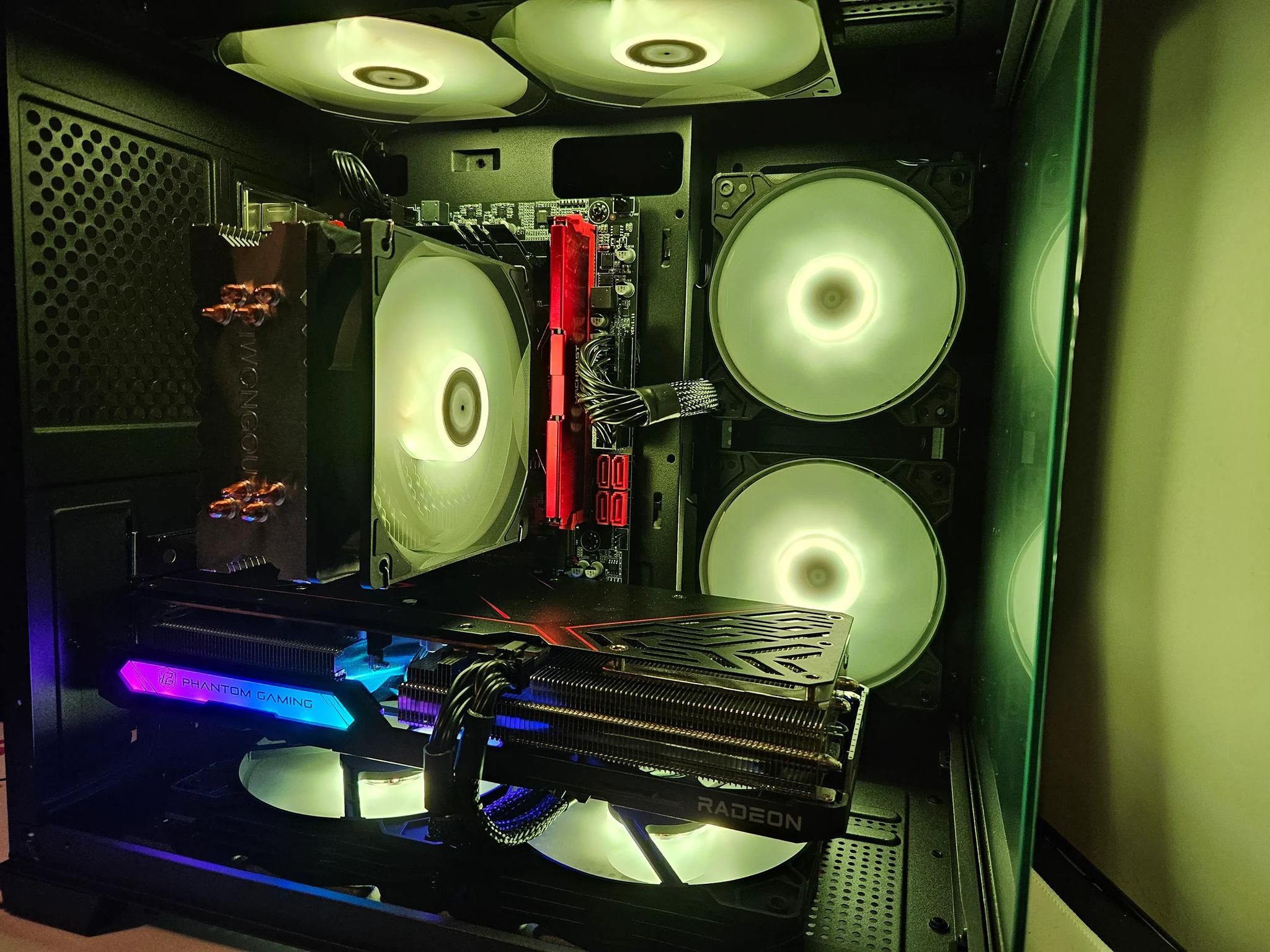 Dark Side Rig Intel 10 Core / 16GB DDR4 / 1TB SSD / RX 7600