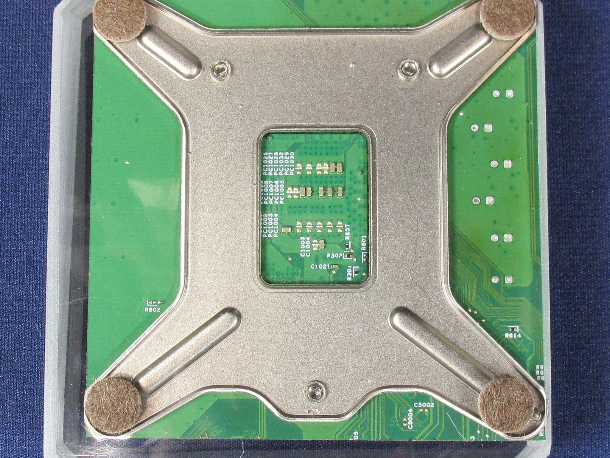 Handmade Clear Epoxy Resin Coaster With Intel Core i3-8100 CPU (SR3N5) & Motherboard
