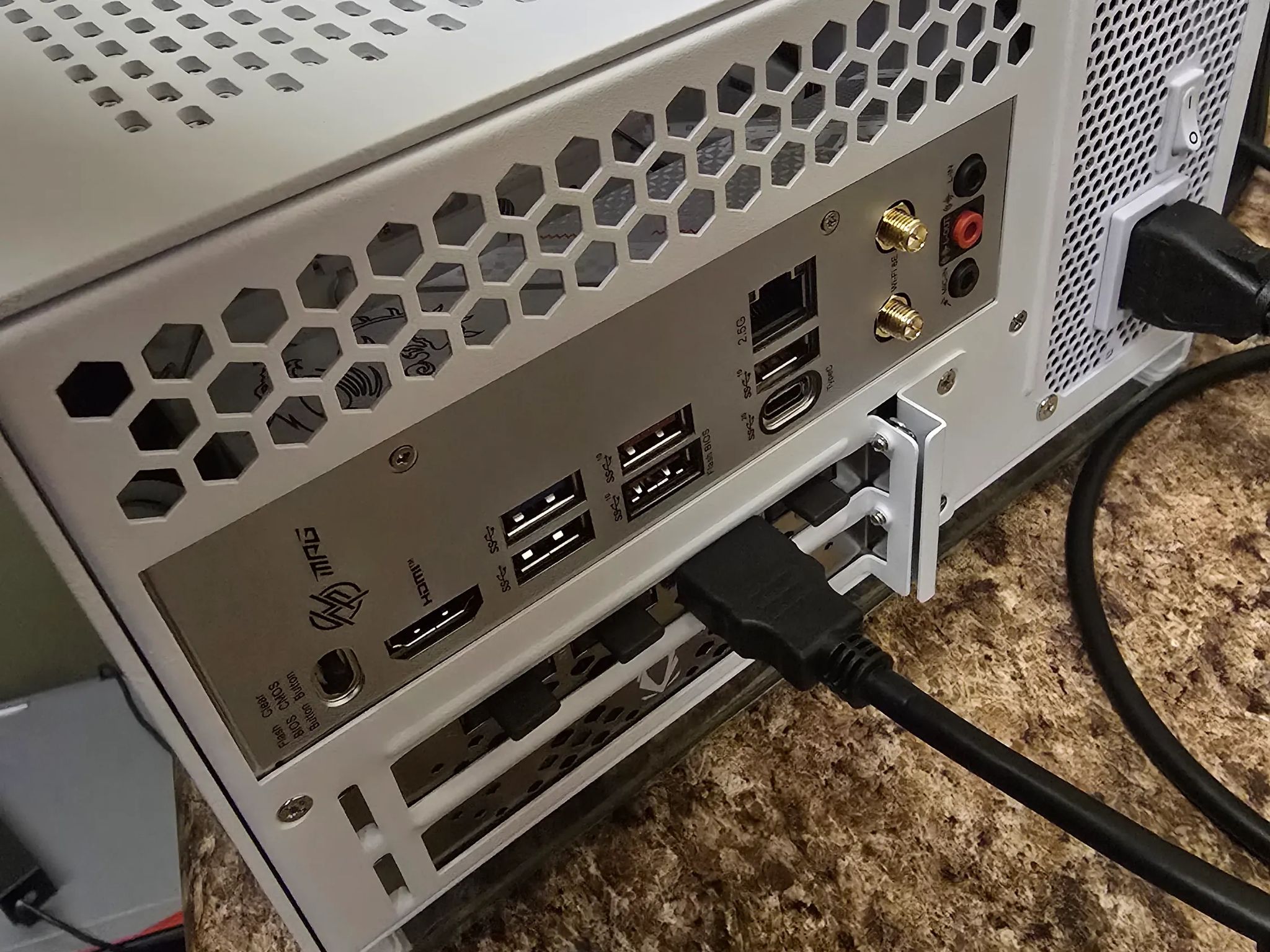 Tiny white box 7600x - 4060 Mini ITX