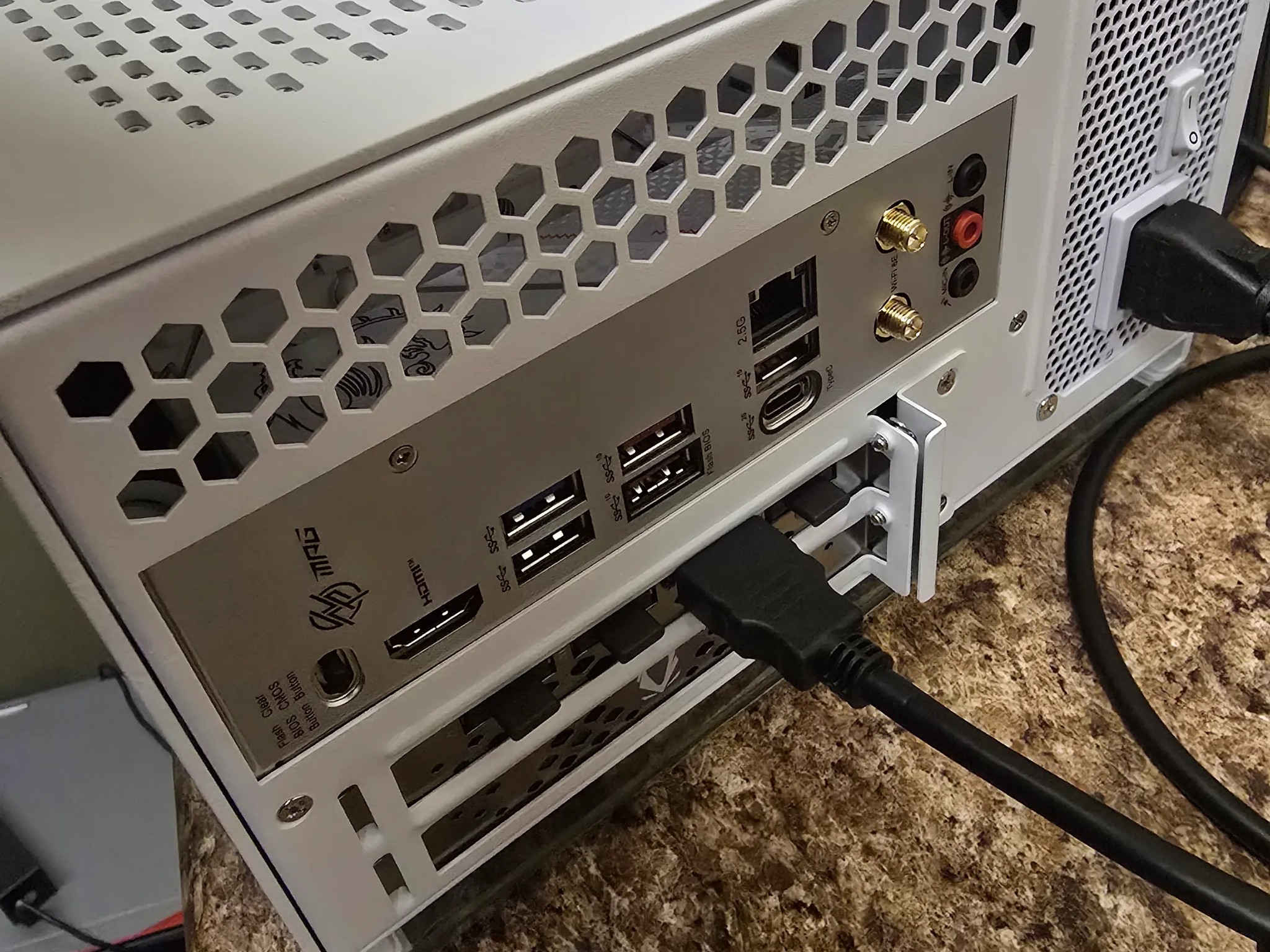 Tiny white box 7600x - 4060 Mini ITX