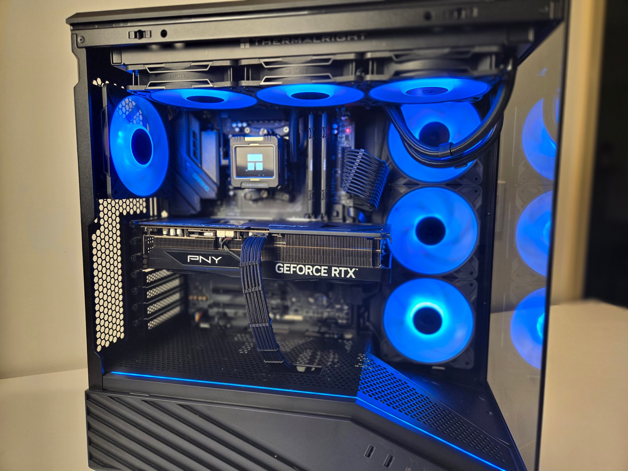 RTX 5070 Ti | Ryzen 7 9800X3D | 32gb DDR5 | 2tb Storage