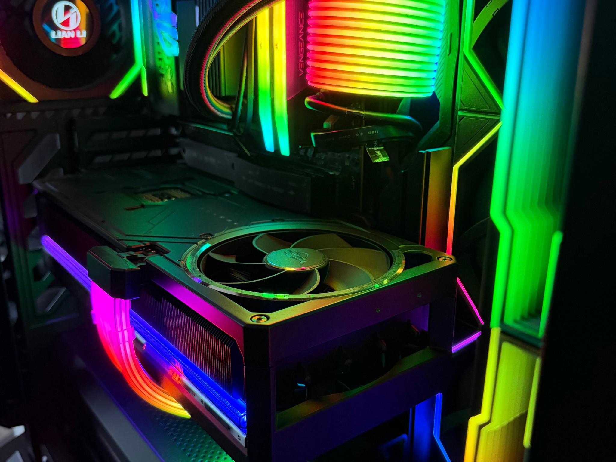 Asus Astral RTX 5090 OC 32GB + AMD Ryzen 9 9950X3D