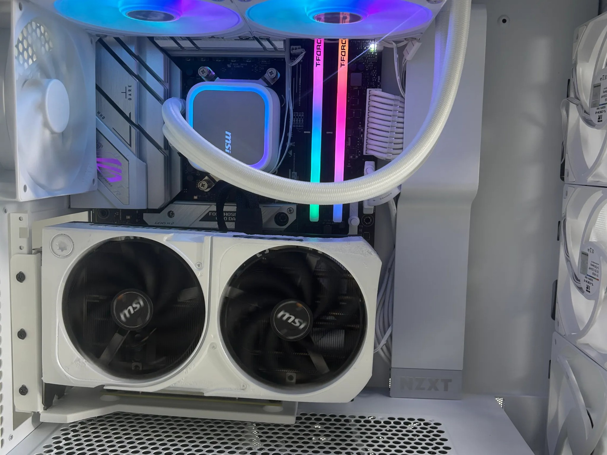 //COSMIC// All White Gaming PC - AMD Ryzen 7 7700 | RTX 5070 12GB | 32GB DDR5 | 2TB SSD