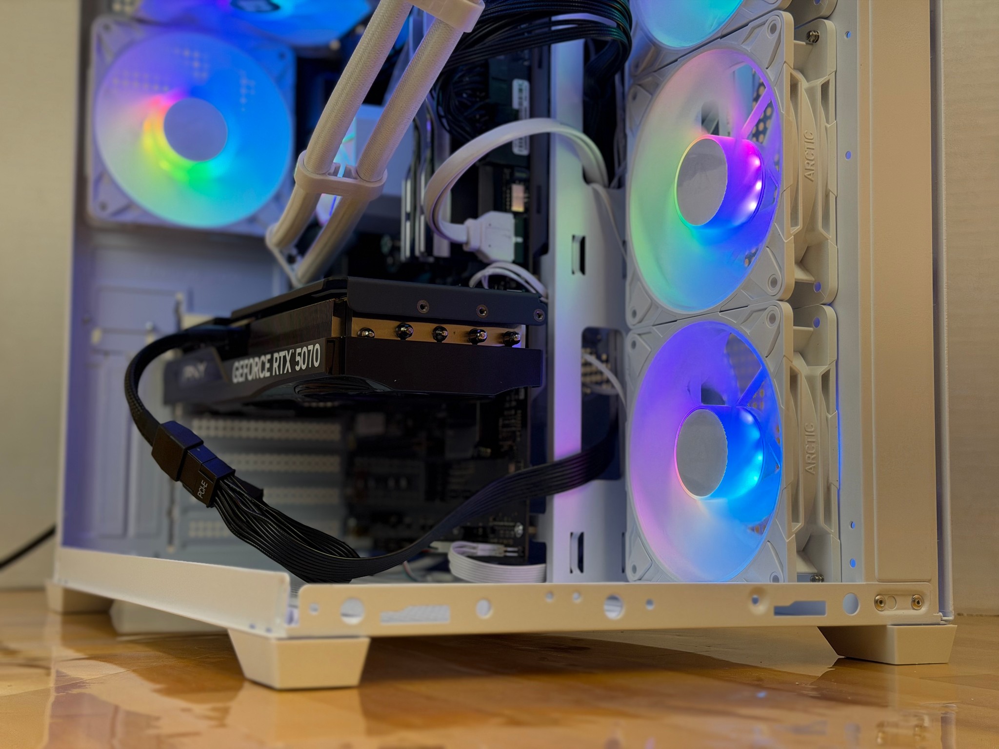 High-End Gaming PC – Ryzen 7 7800X3D + RTX 5070