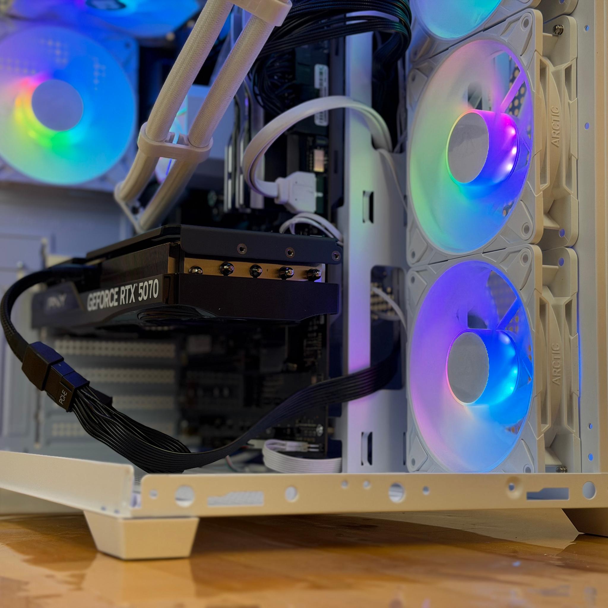 High-End Gaming PC – Ryzen 7 7800X3D + RTX 5070