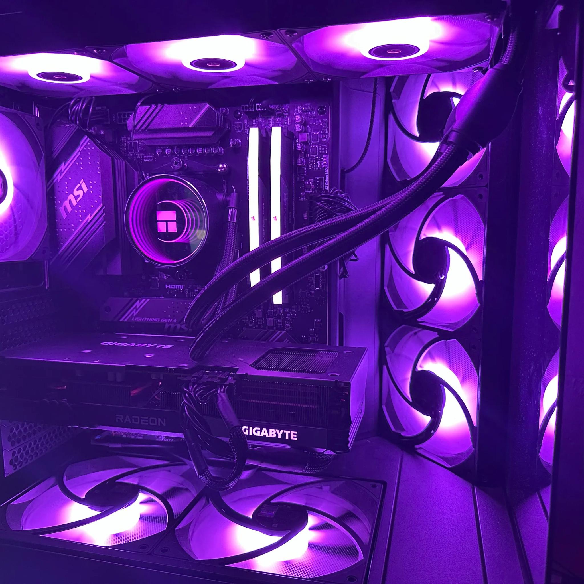 ON SALE! Sleek Black Fishtank RGB Gaming PC – GPU : 7600XT CPU : 7700