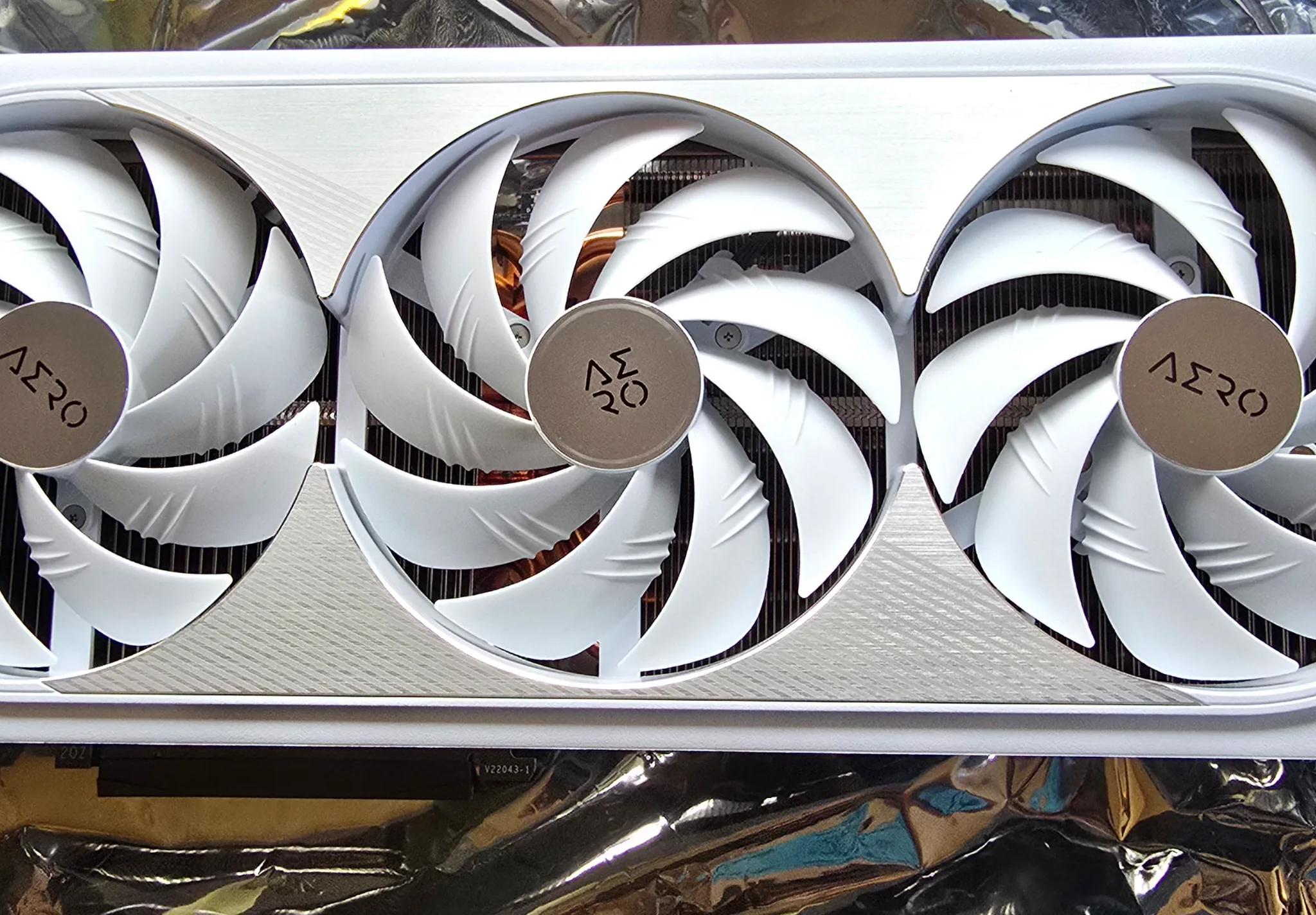 Gigabyte RTX 4090 AERO OC