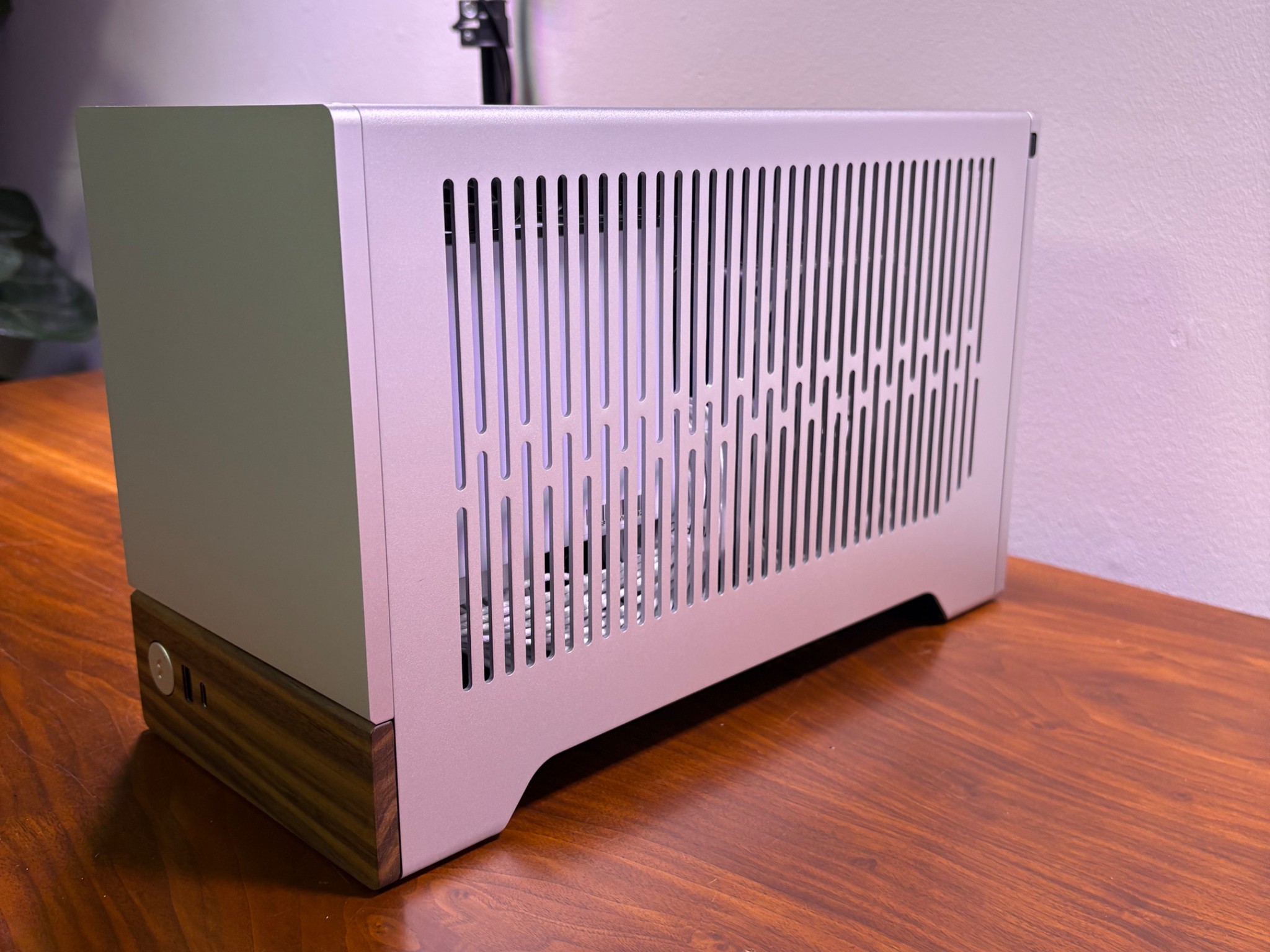 RTX 5080 FE | Ryzen 7 7800X3D | 32GB DDR5 | 2TB SSD | 850W PSU | 1x 120mm Fan | Fractal Terra ITX