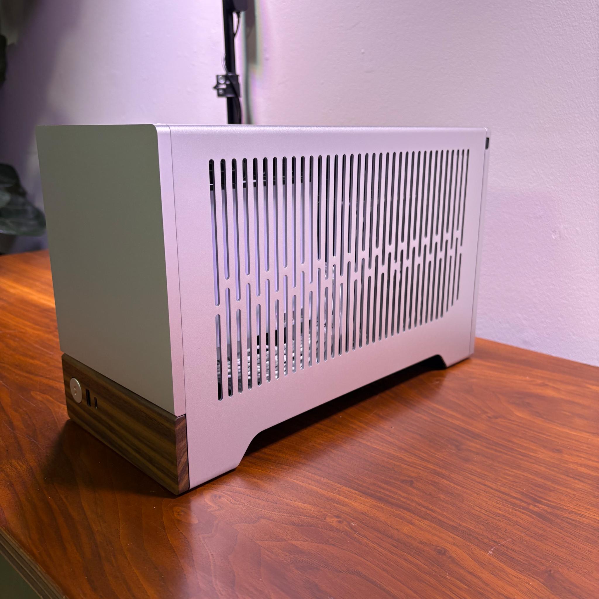 RTX 5080 FE | Ryzen 7 7800X3D | 32GB DDR5 | 2TB SSD | 850W PSU | 1x 120mm Fan | Fractal Terra ITX