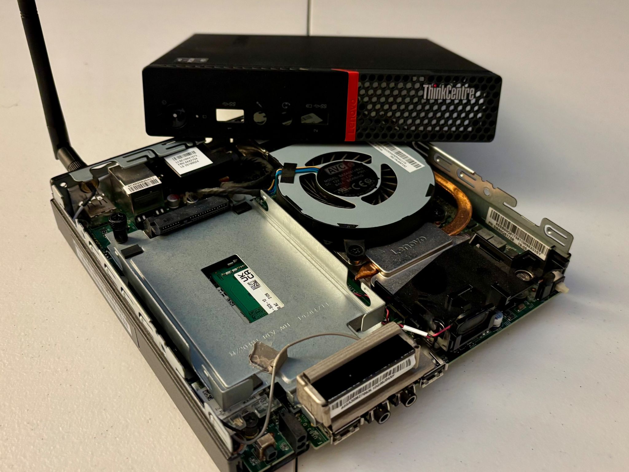 LABOR DAY SALE: Lenovo 715q Tiny PC – 2400GE | Vega 11 | SSD | WiFi | Bazzite | Budget SteamDeck