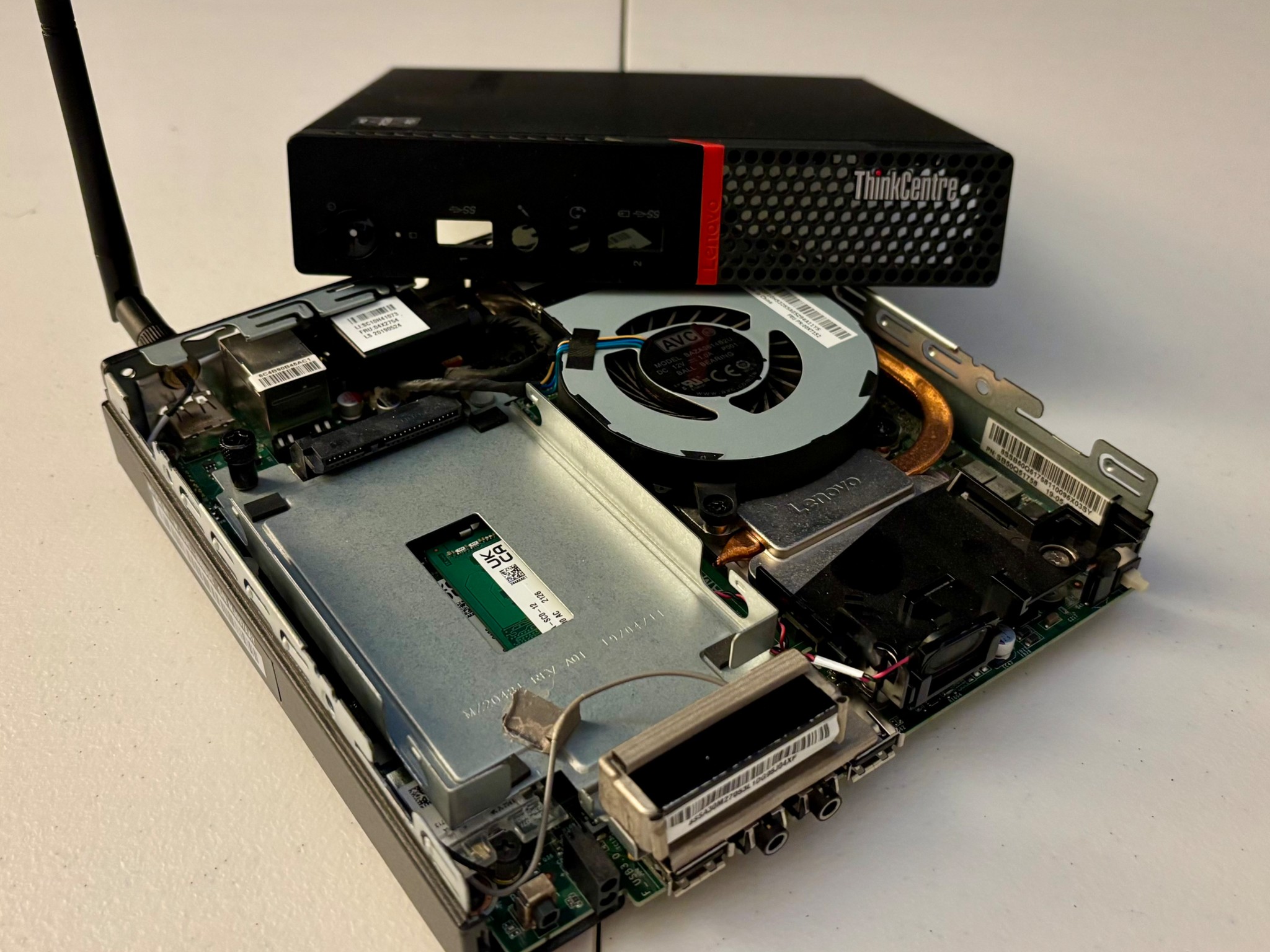 LABOR DAY SALE: Lenovo 715q Tiny PC – 2400GE | Vega 11 | SSD | WiFi | Bazzite | Budget SteamDeck