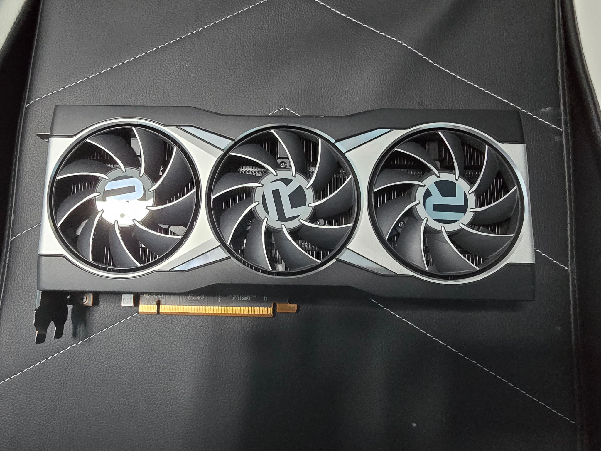 AMD RX 6900xt reference model