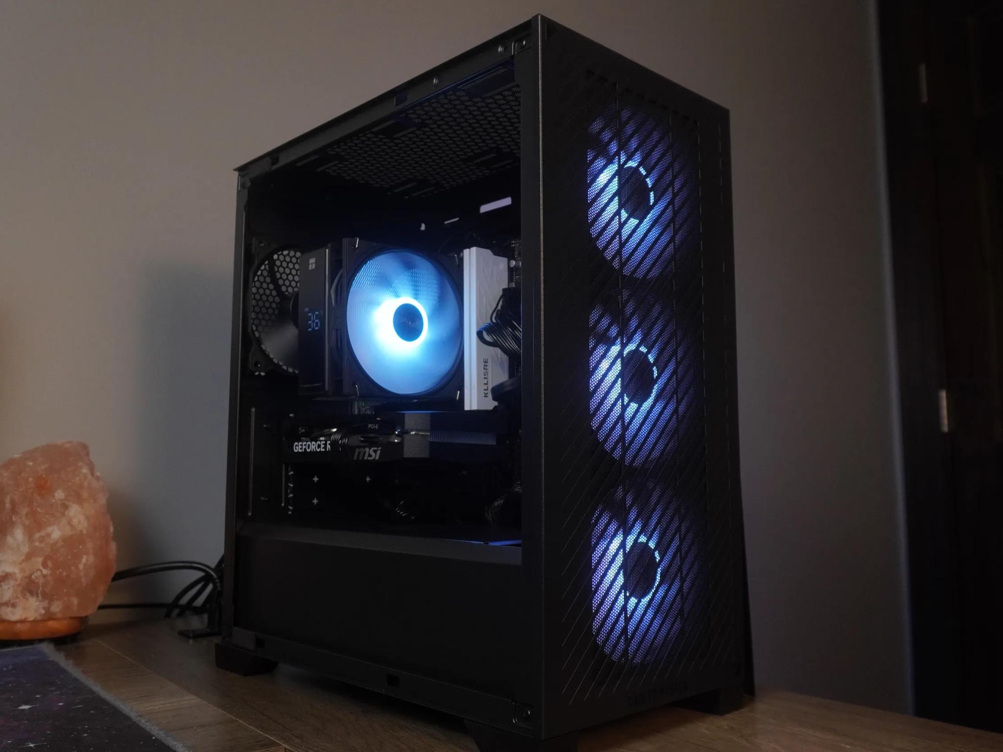 🖤STEALTH🖤 1440/1080p NEW GEN GAMING MACHINE 💚RTX 5060 🧡 Ryzen 5 3600 | 32GB | 1TB | WIFI