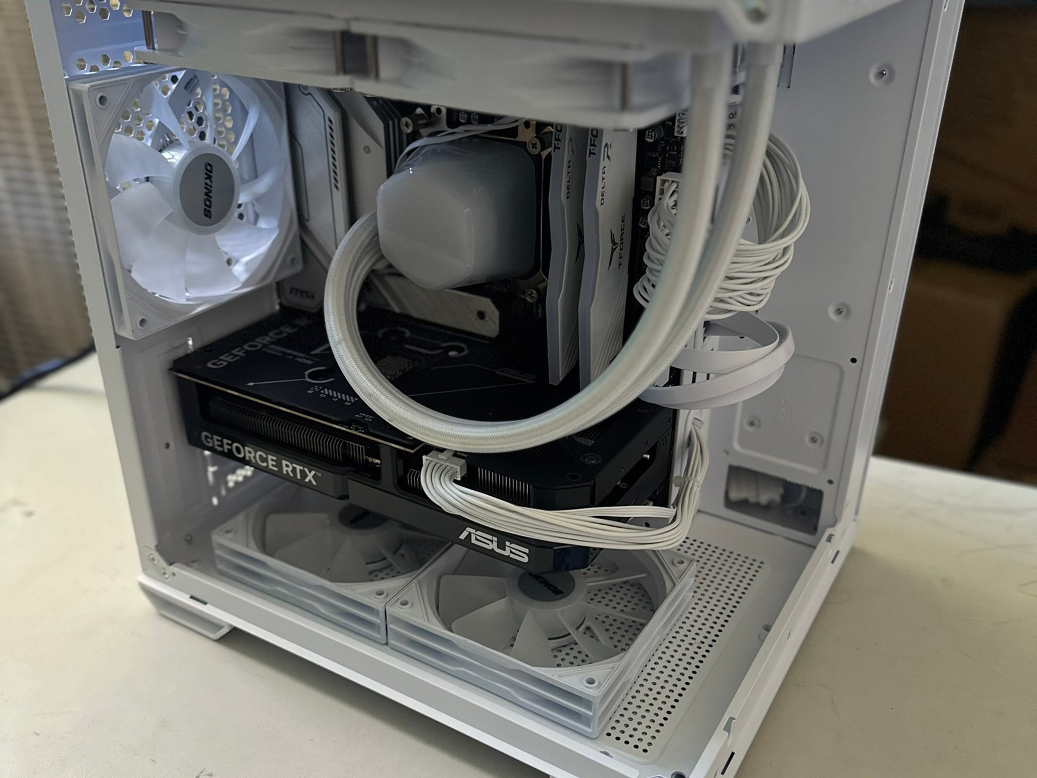 *White Build* i7-13700K / RTX 5070 / 1TB NVME / 32GB RAM