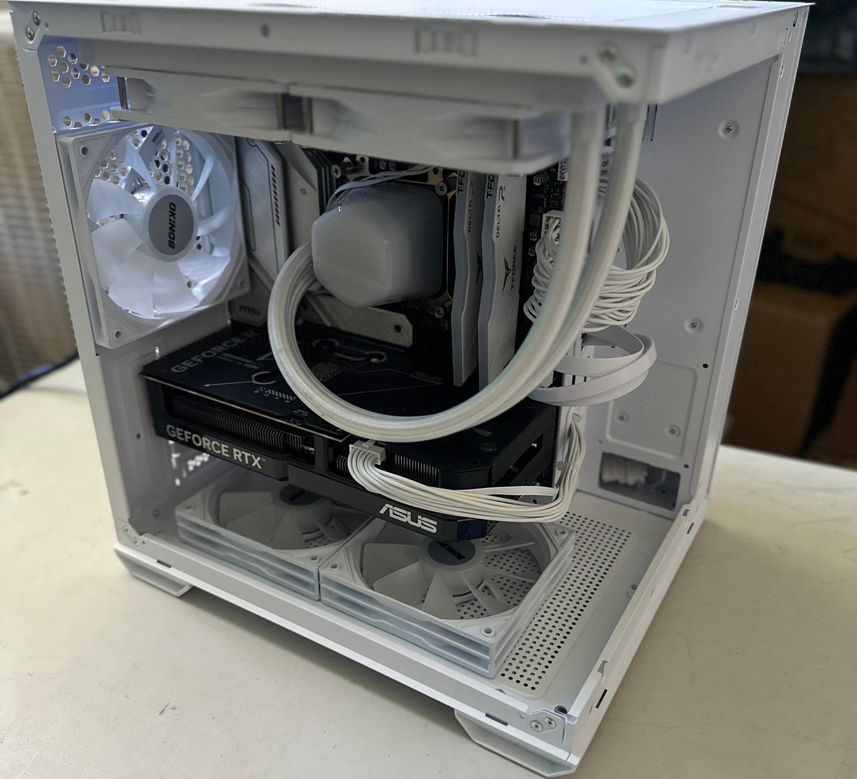 *White Build* i7-13700K / RTX 5070 / 1TB NVME / 32GB RAM