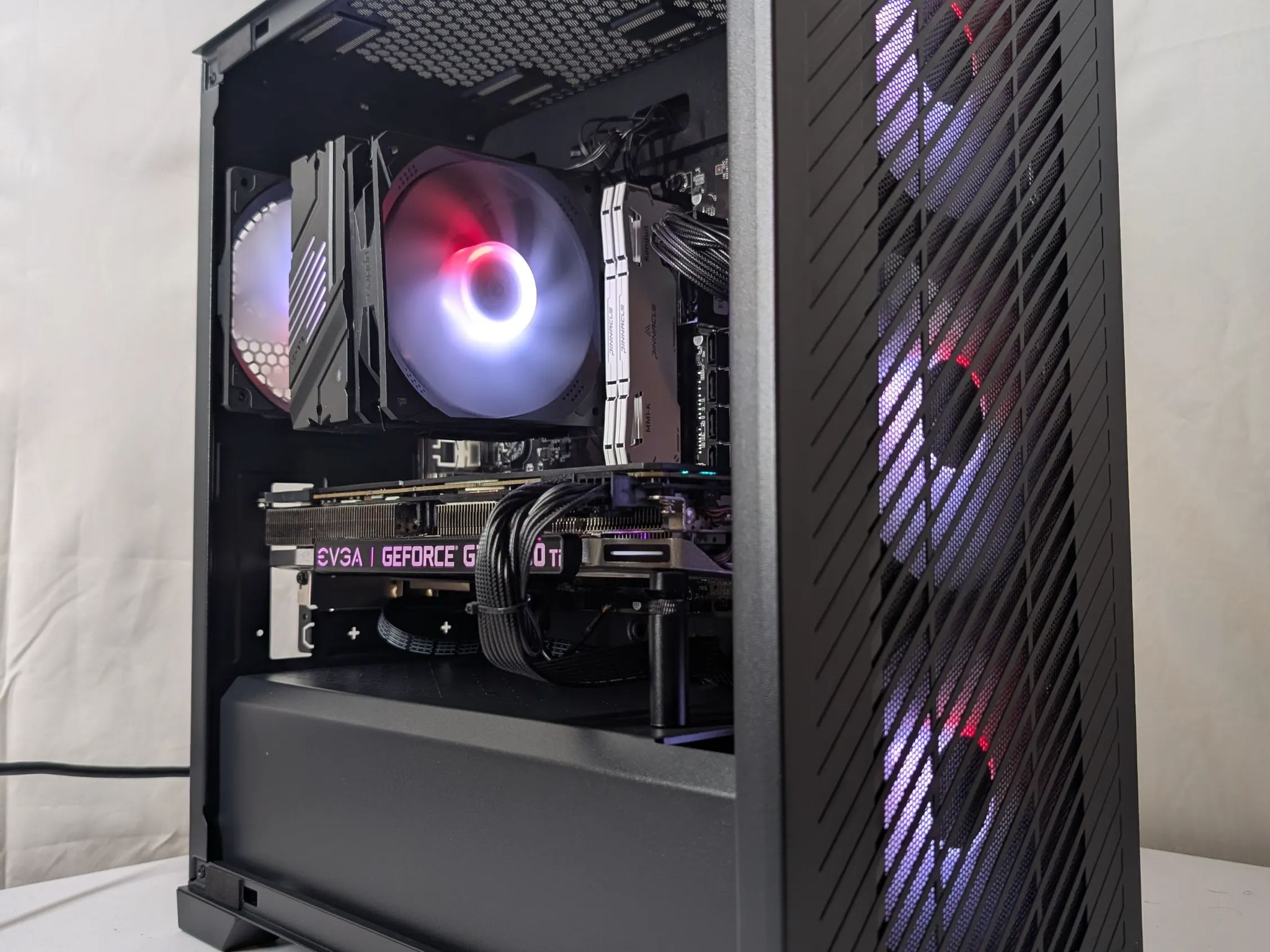 GTX 1080 TI 11GB | RYZEN 5 2600X | 16GB DDR4 | 500GB NVME | WIFI+BT