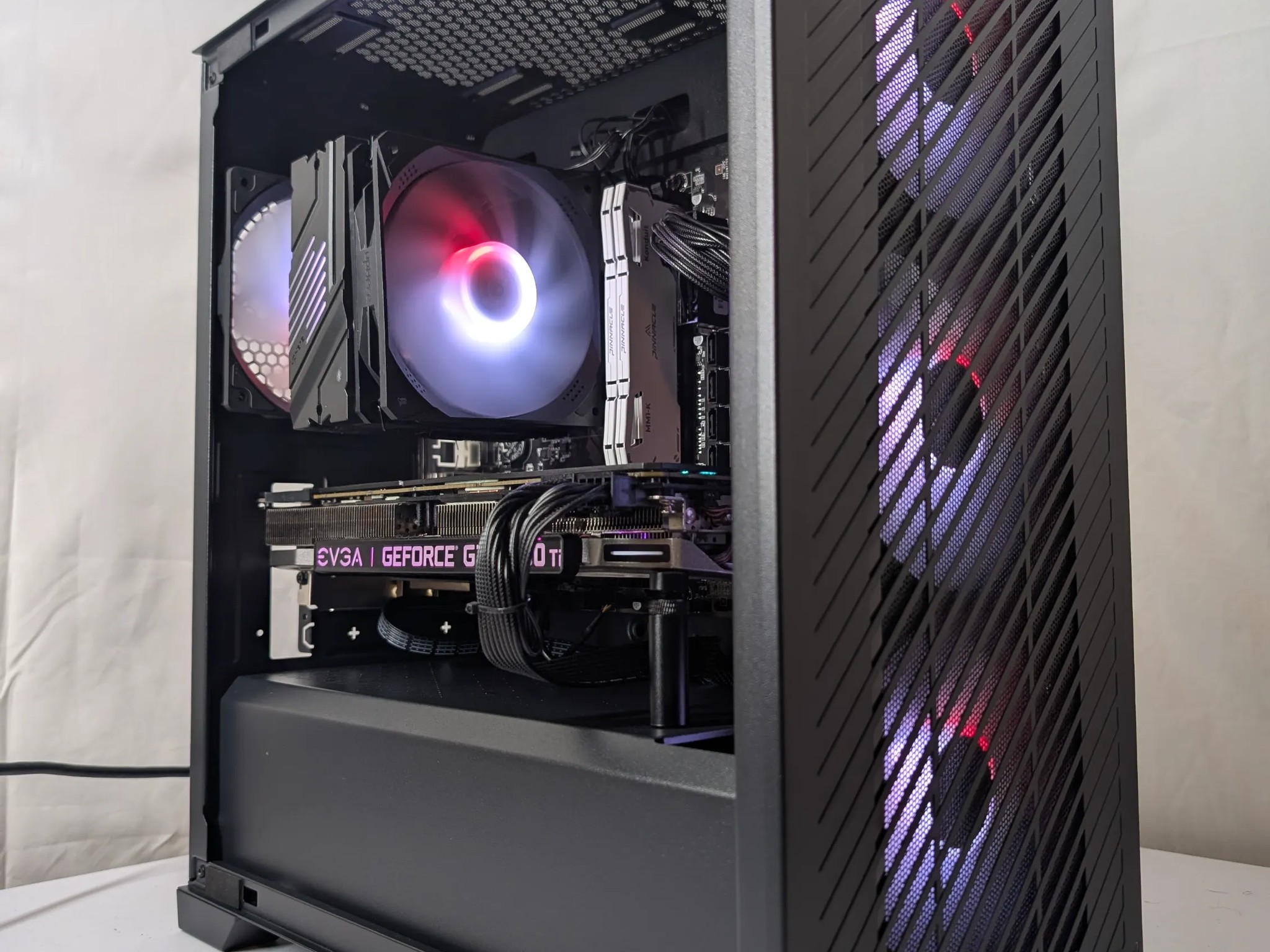 GTX 1080 TI 11GB | RYZEN 5 2600X | 16GB DDR4 | 500GB NVME | WIFI+BT