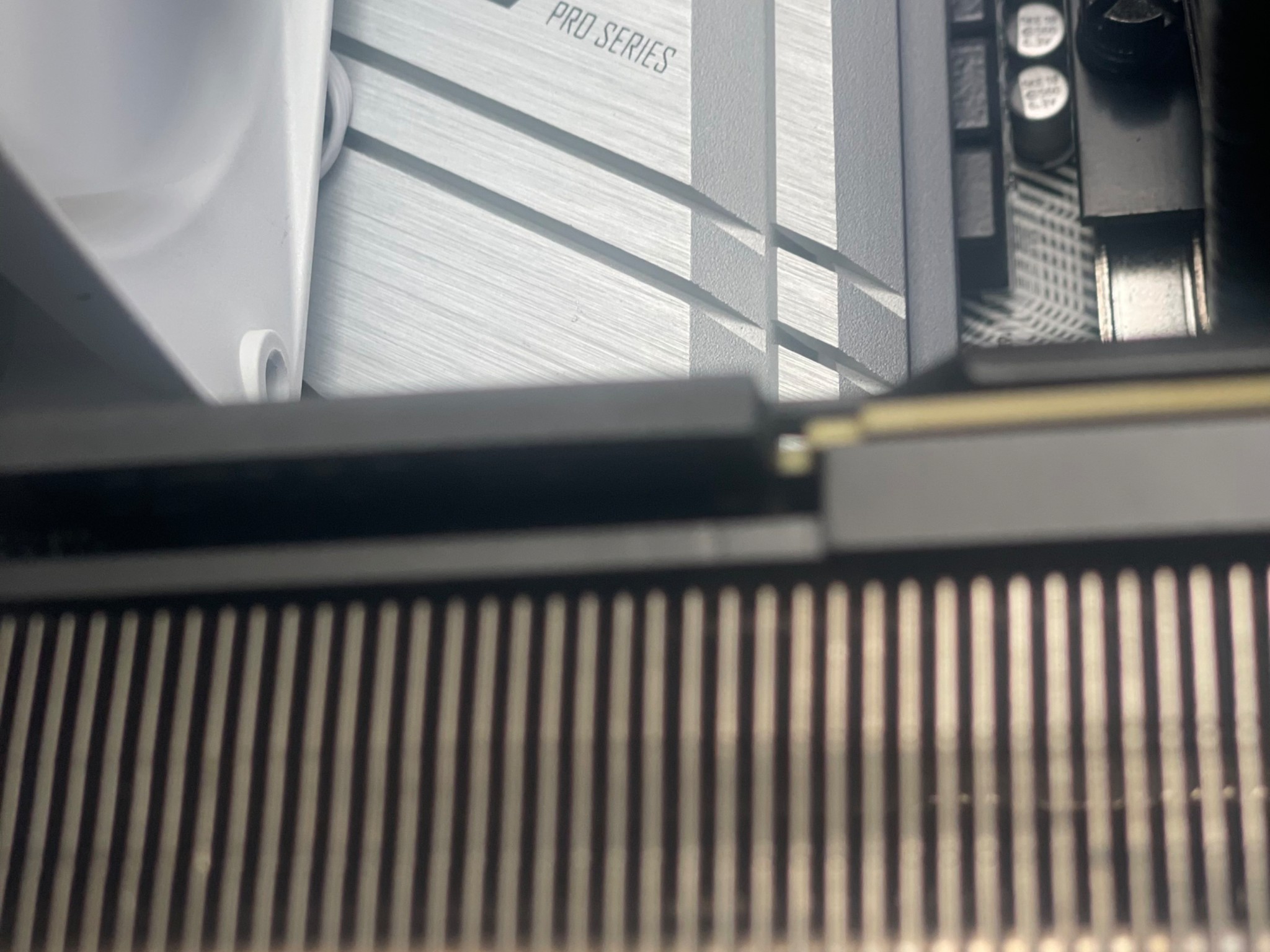 𝙂𝙇𝙀𝘼𝙈 | Ryzen 9 3900X, RTX 2080, 16GB RAM, 1TB SSD White Minimalist Productivity Gaming PC
