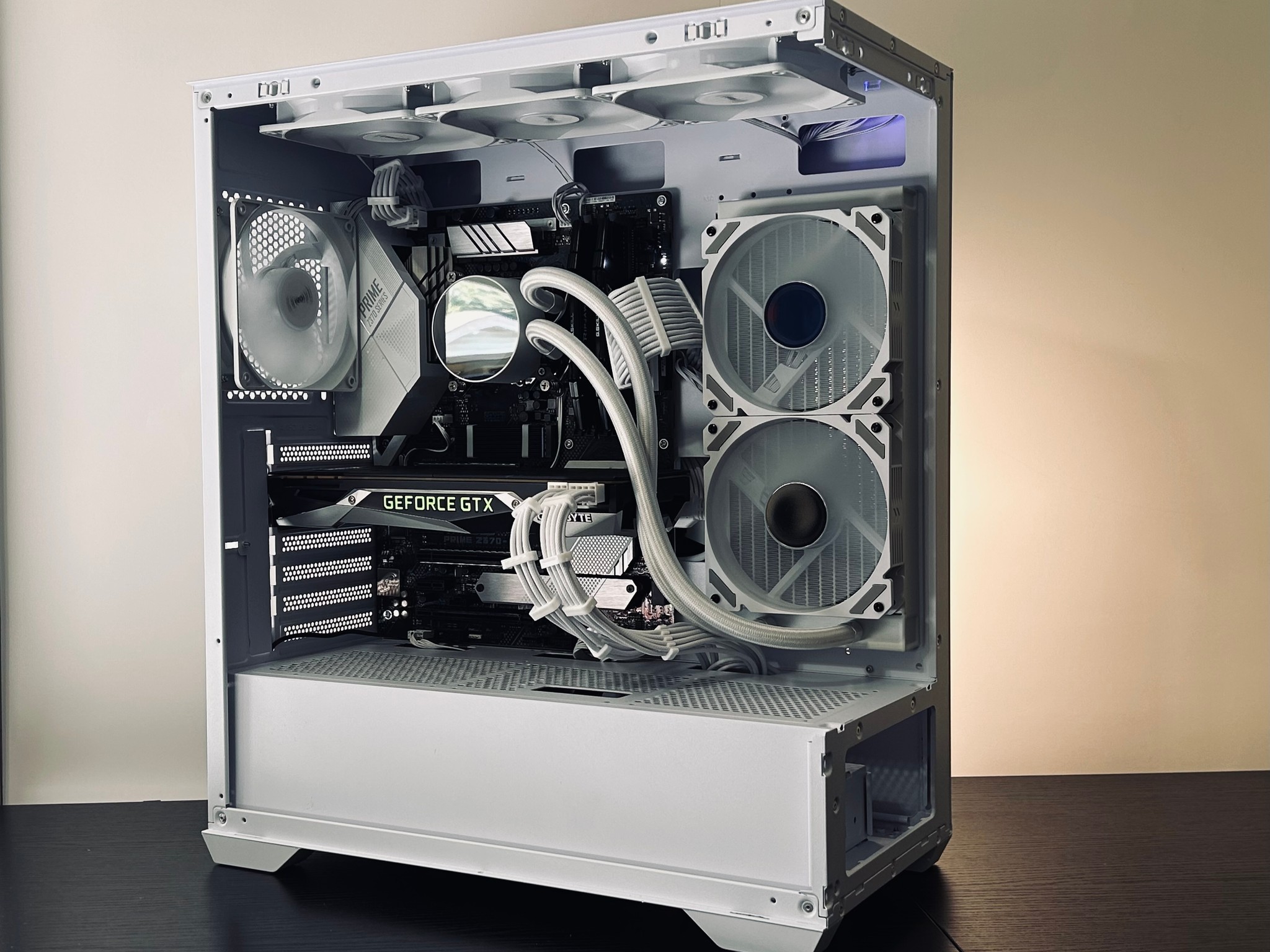 White Gaming PC | GTX 1080 Ti | i5-9400F | 16GB RAM