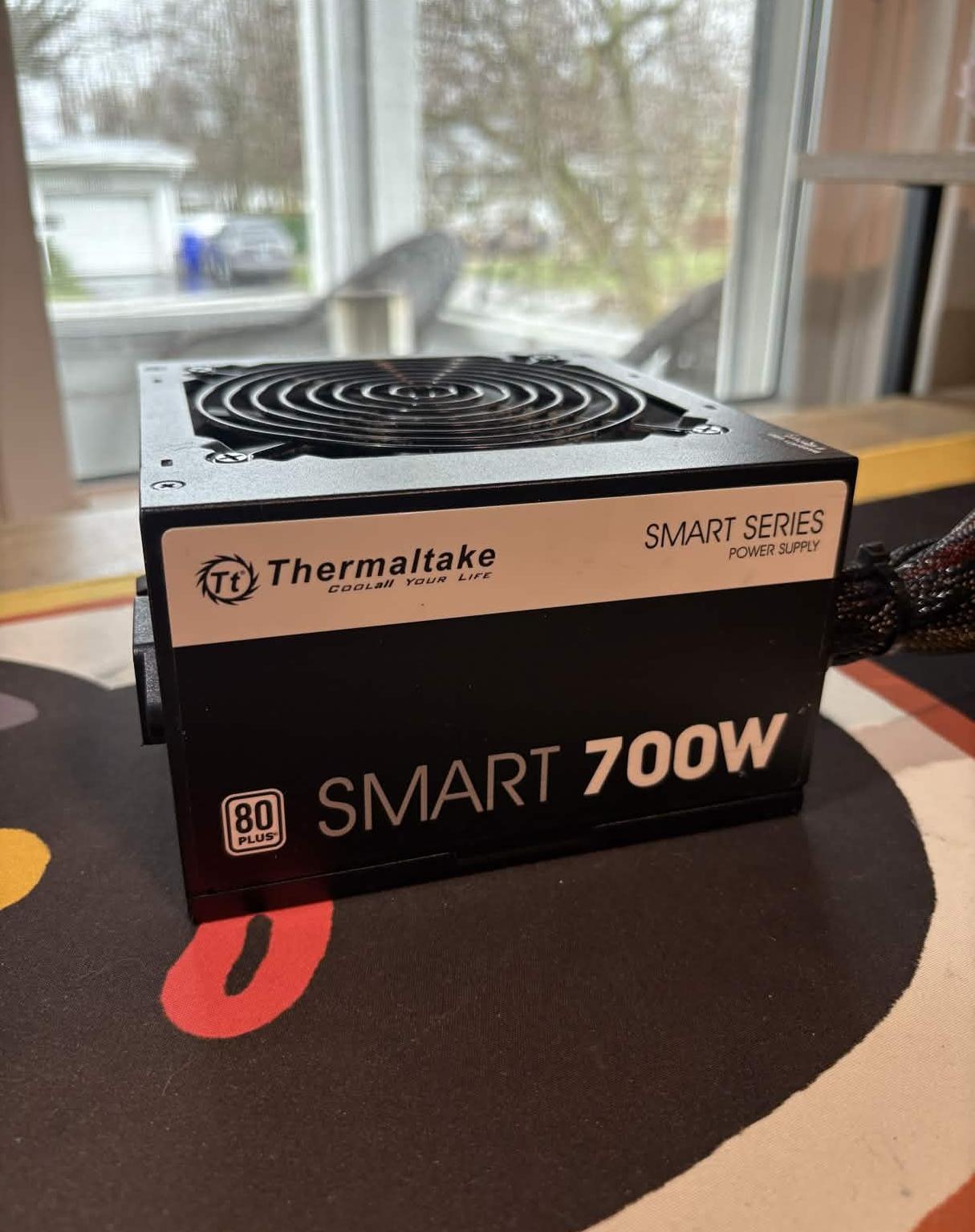 Thermaltake Smart 700W