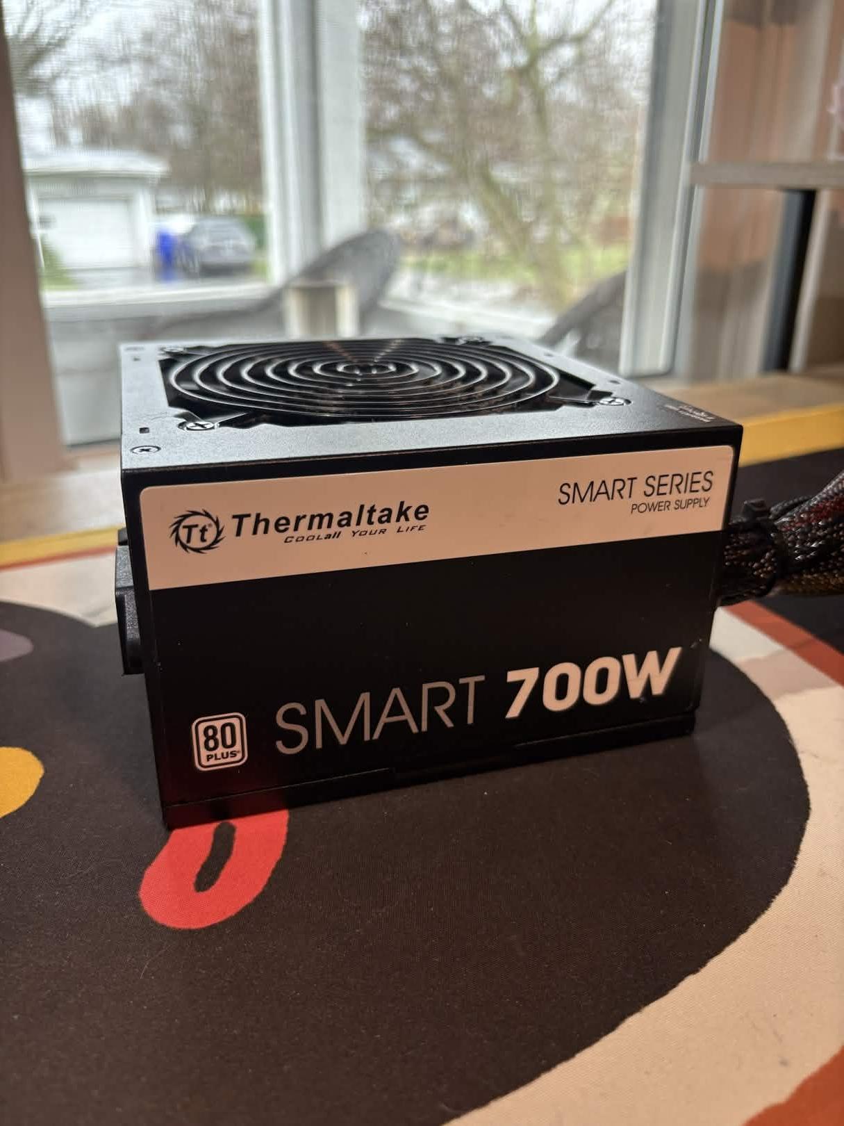Thermaltake Smart 700W