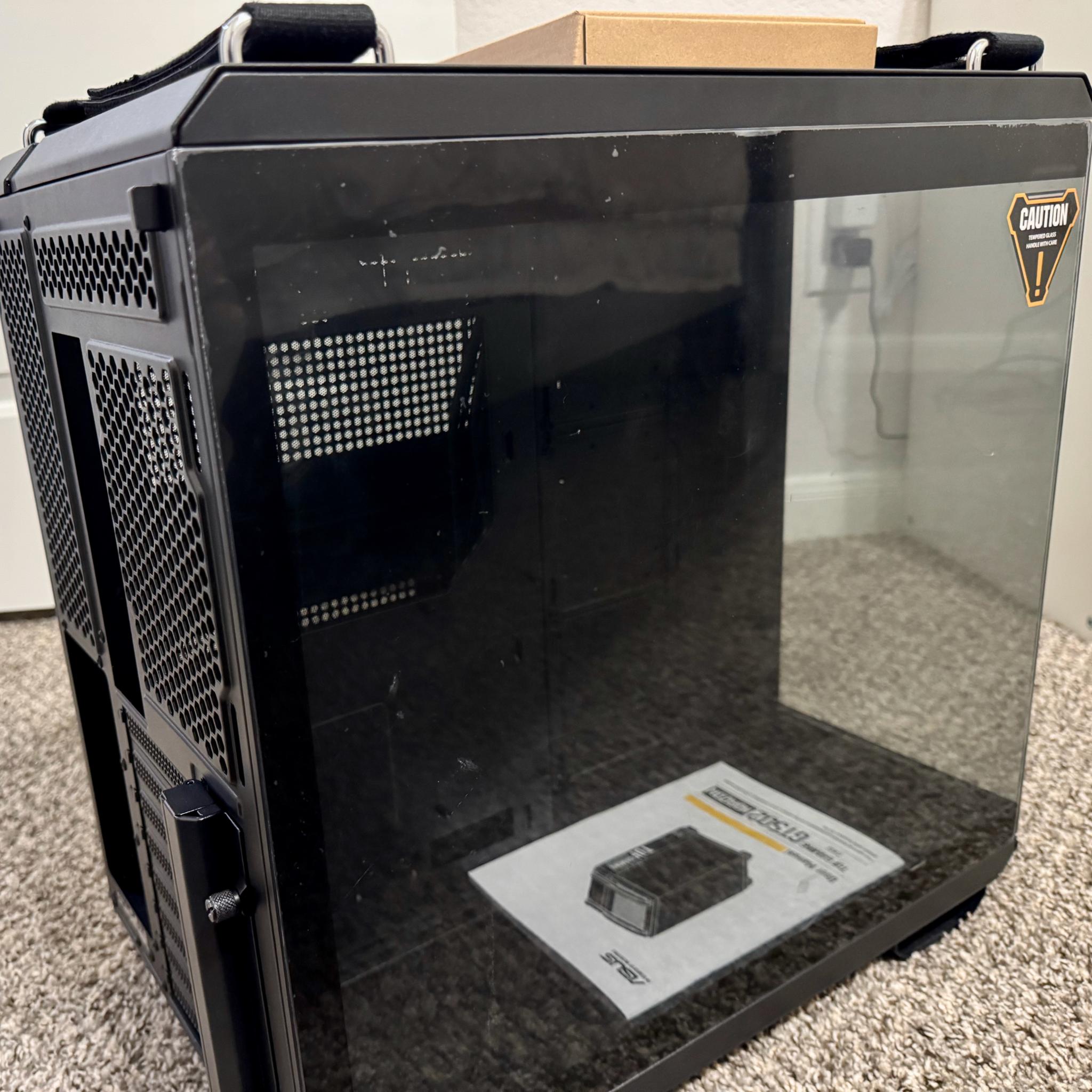 Black - Asus TUF Gaming GT502 in retail packaging.