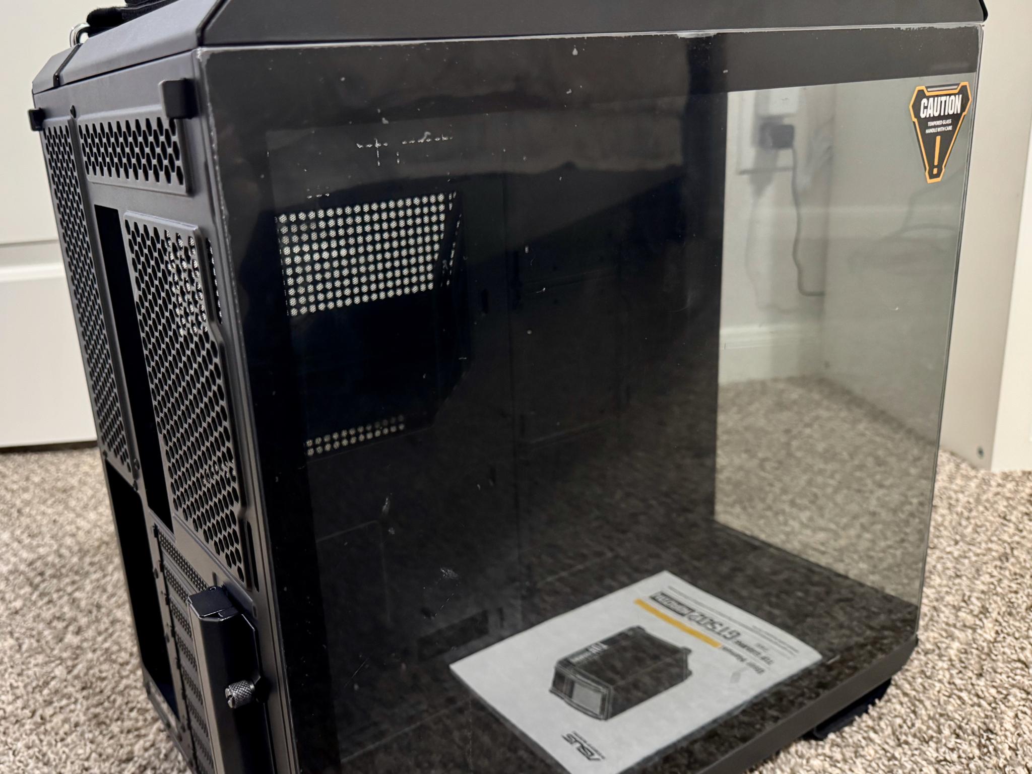 Black - Asus TUF Gaming GT502 in retail packaging.