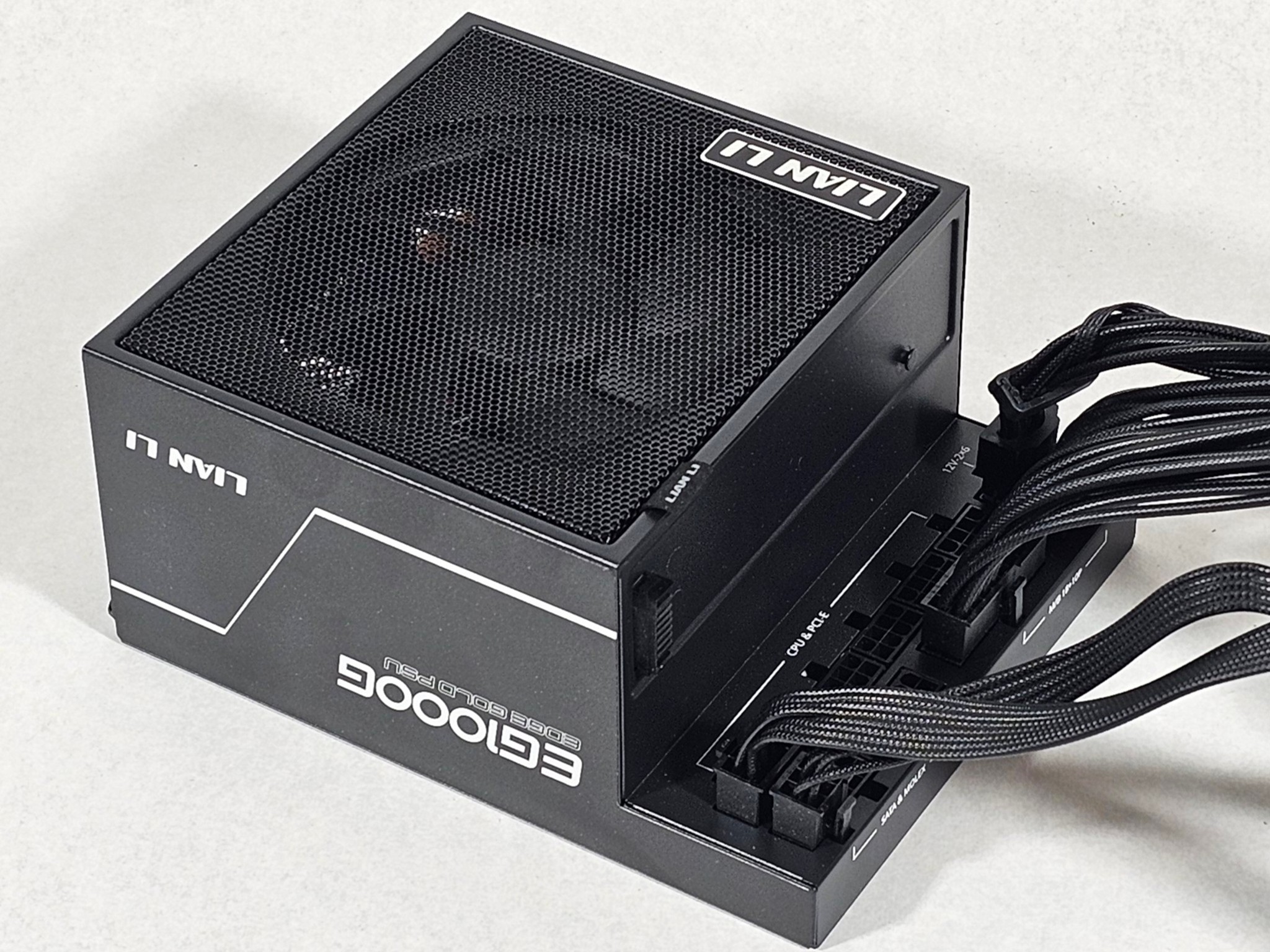 LIAN LI EG1000G 1000W Gold Power Supply