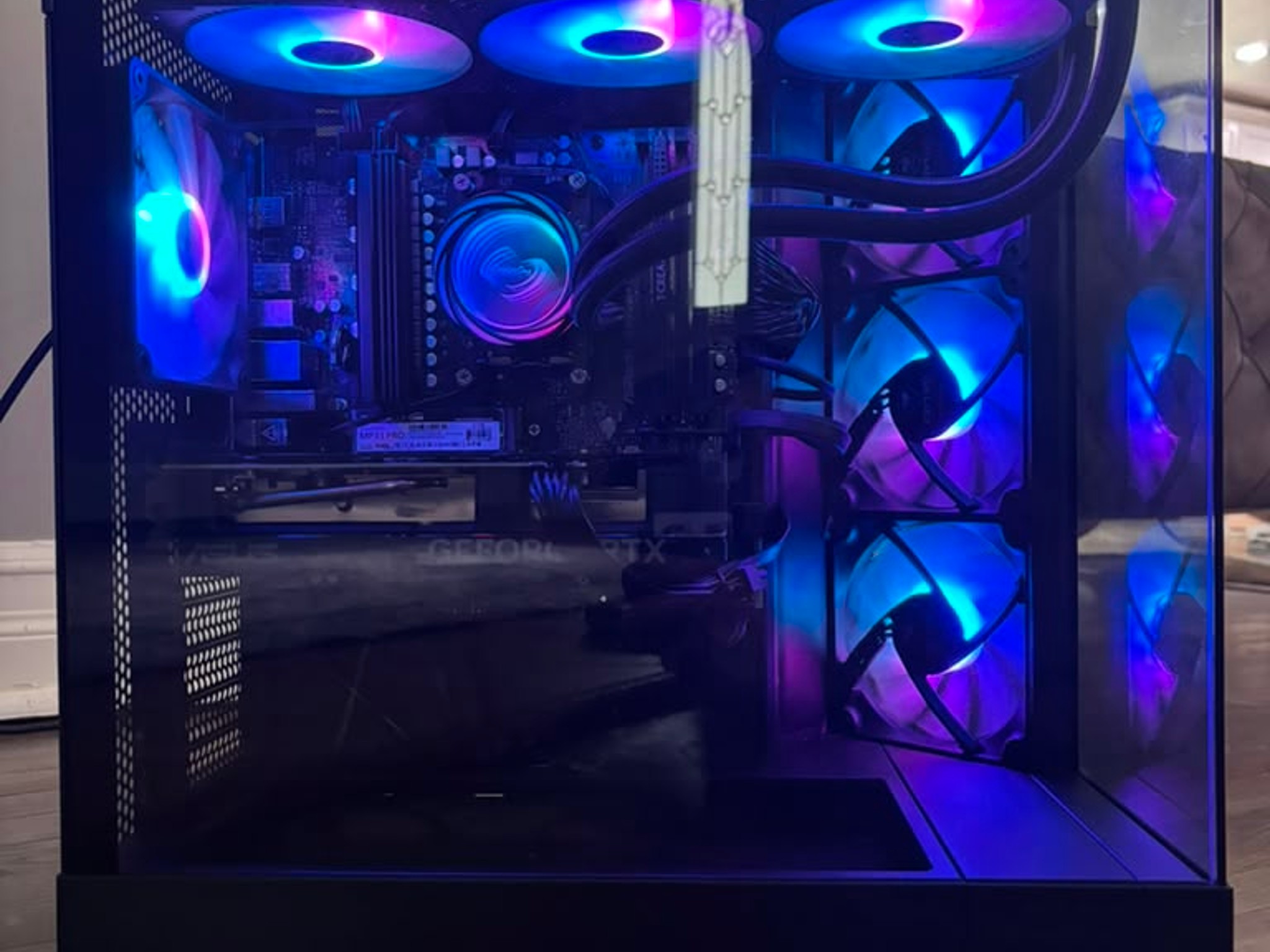 Ryzen 7 9700X | RTX 4060 Ti | 16GB DDR5 | 1TB NVMe | NZXT H6 Flow Gaming PC