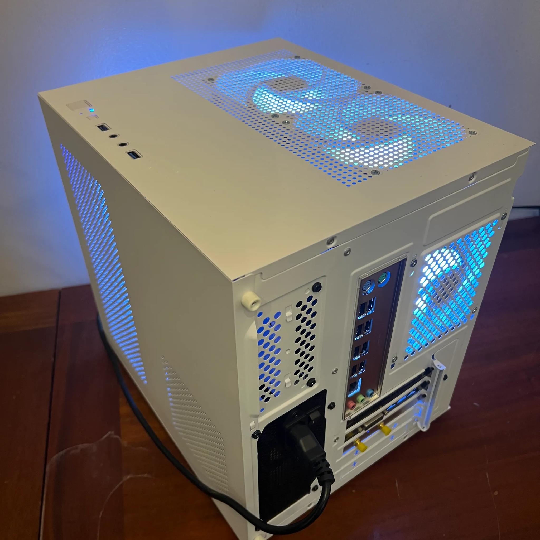 Intel 10 Core White Gaming PC RX 580 1tb Storage 32GB RAM WIFi WINDOWS 11 Pro