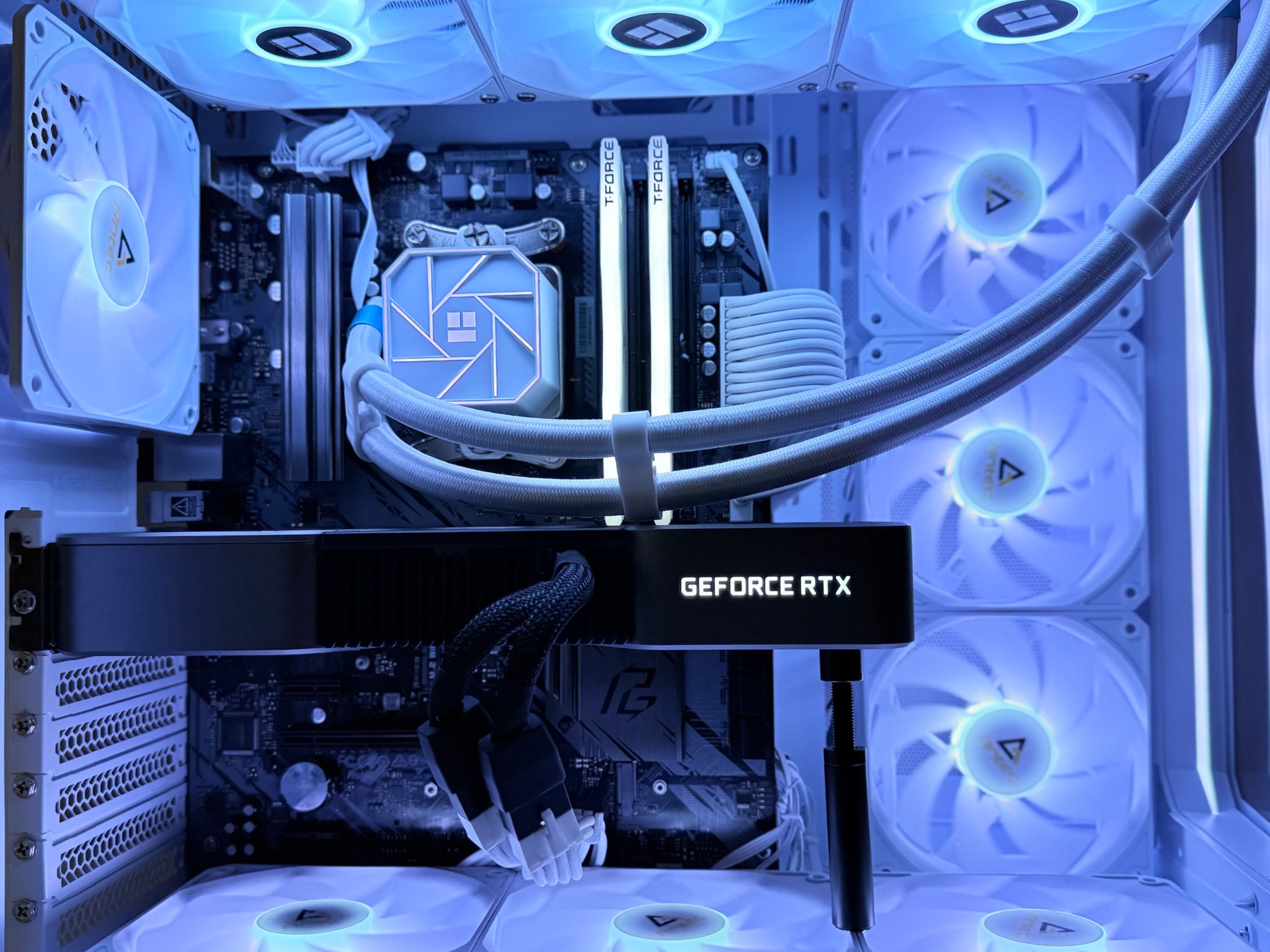 SALE! ❄️ 𝙒𝙃𝙄𝙏𝙀𝙊𝙐𝙏 // RYZEN 7 5700X, RTX 3080 // High-End Gaming PC //
