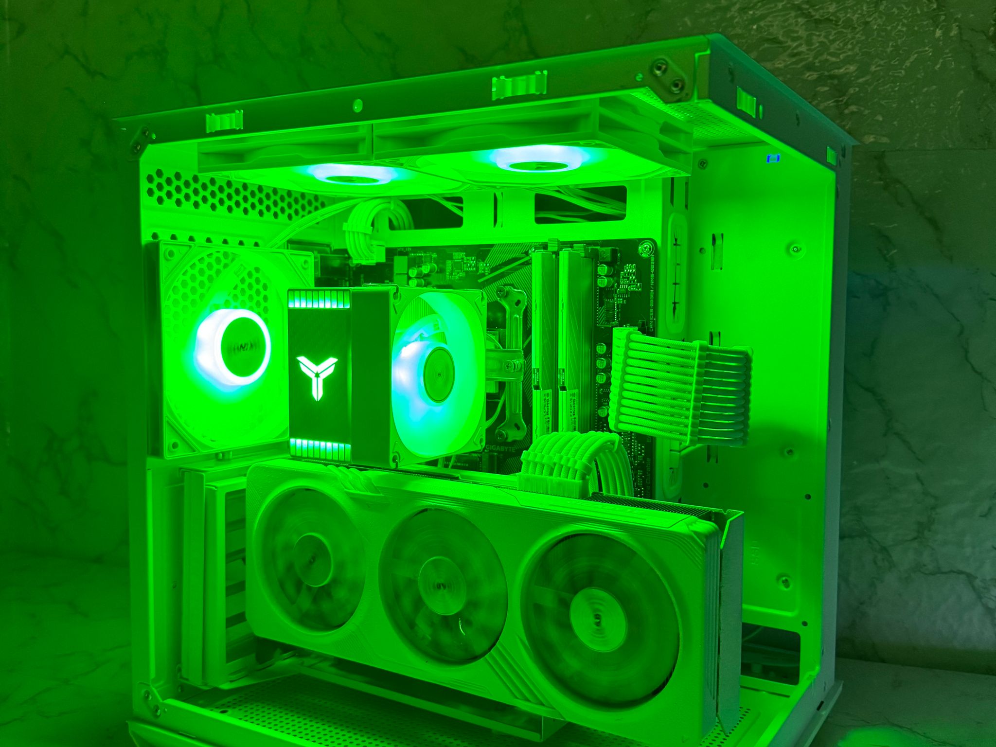 🌨️❄️Snow 1440p Rx 7600 Xt Machine 🌨️❄️ Ryzen 5 5600🌨️❄️ W11 pro 🌨️ 32gb Ram 🌨️❄️ 1Tb storage 🌨️❄️